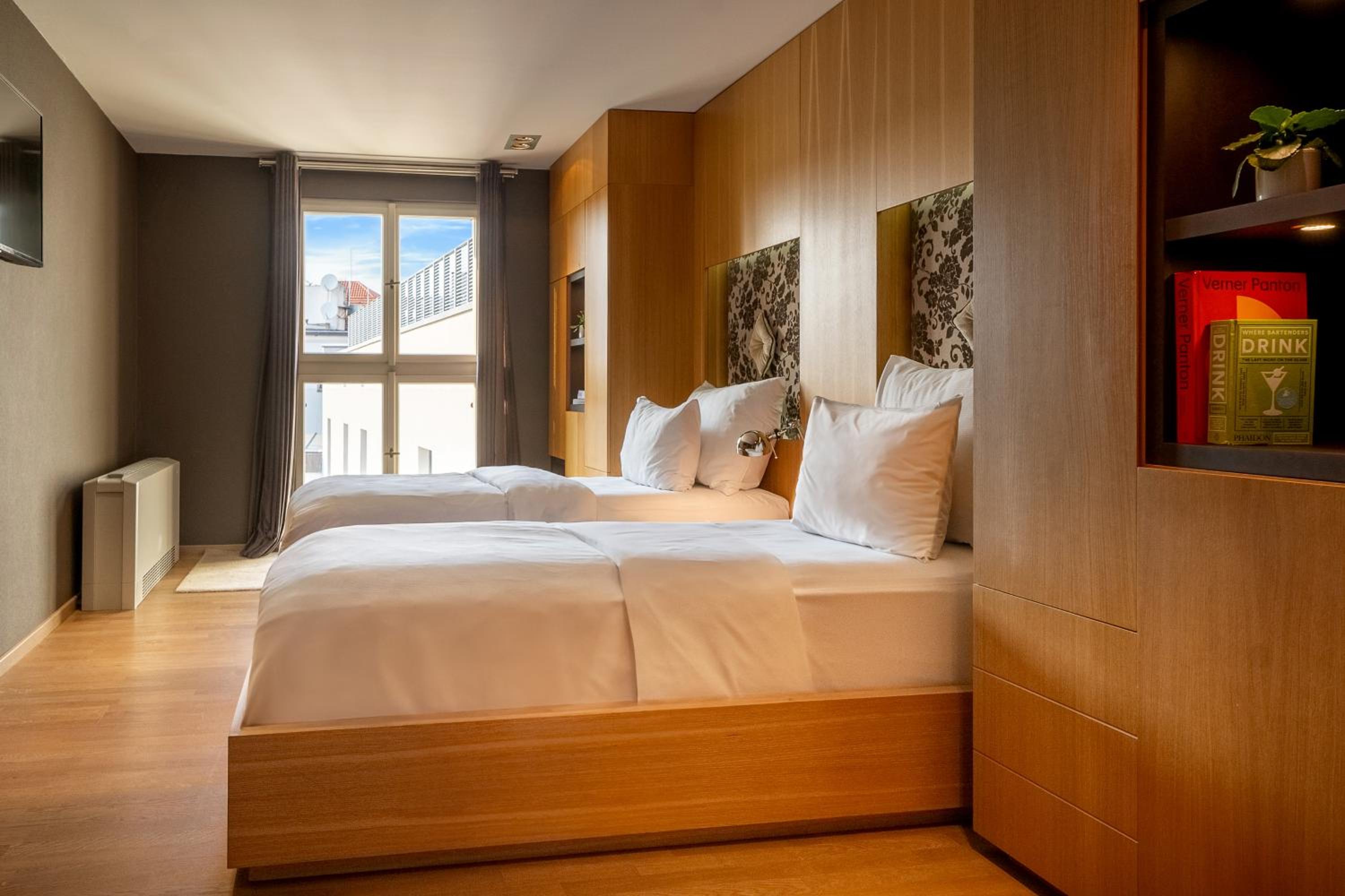 The Prague Condo thumbnail 6