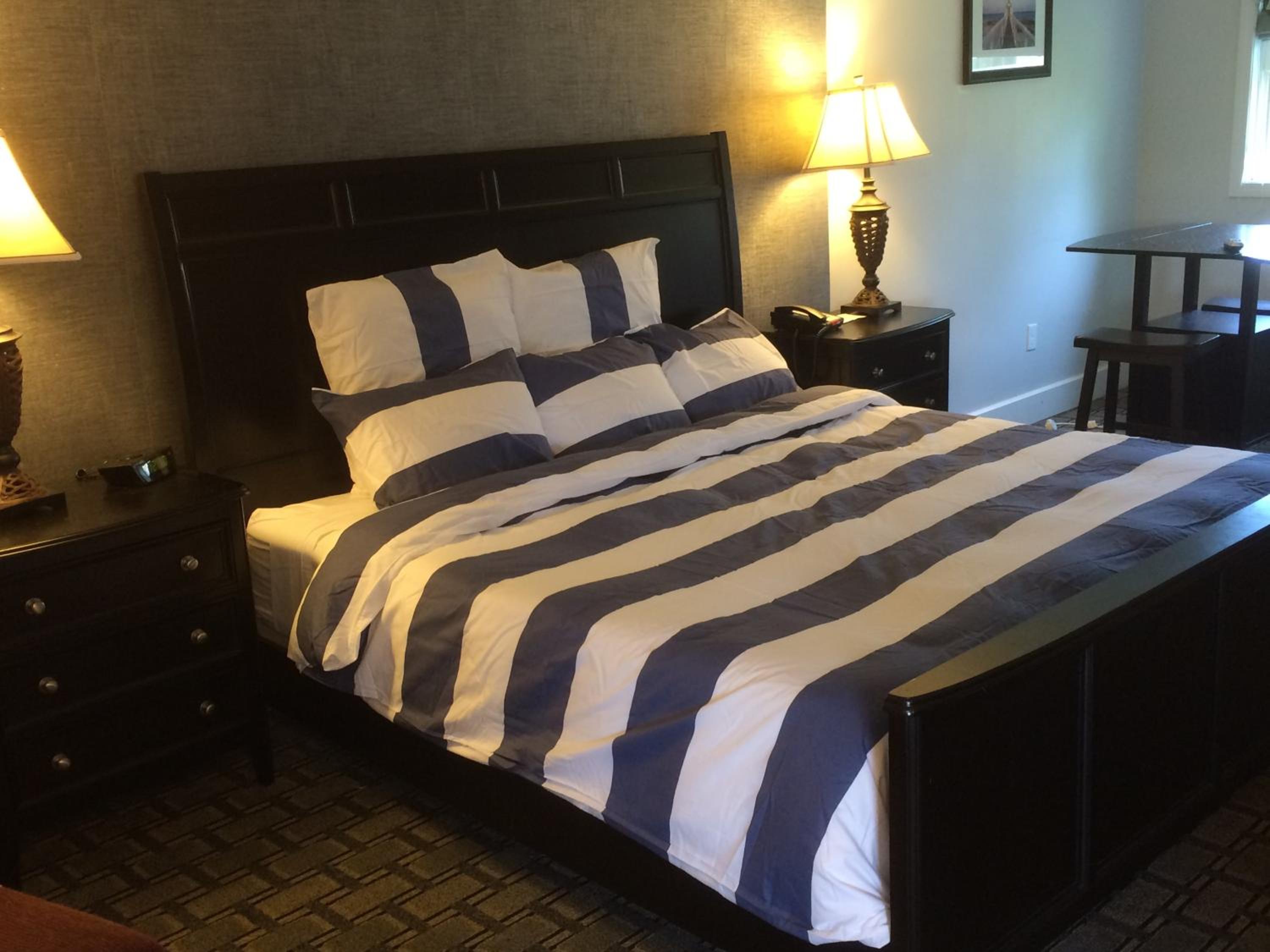 Deluxe King Room - Photo 2