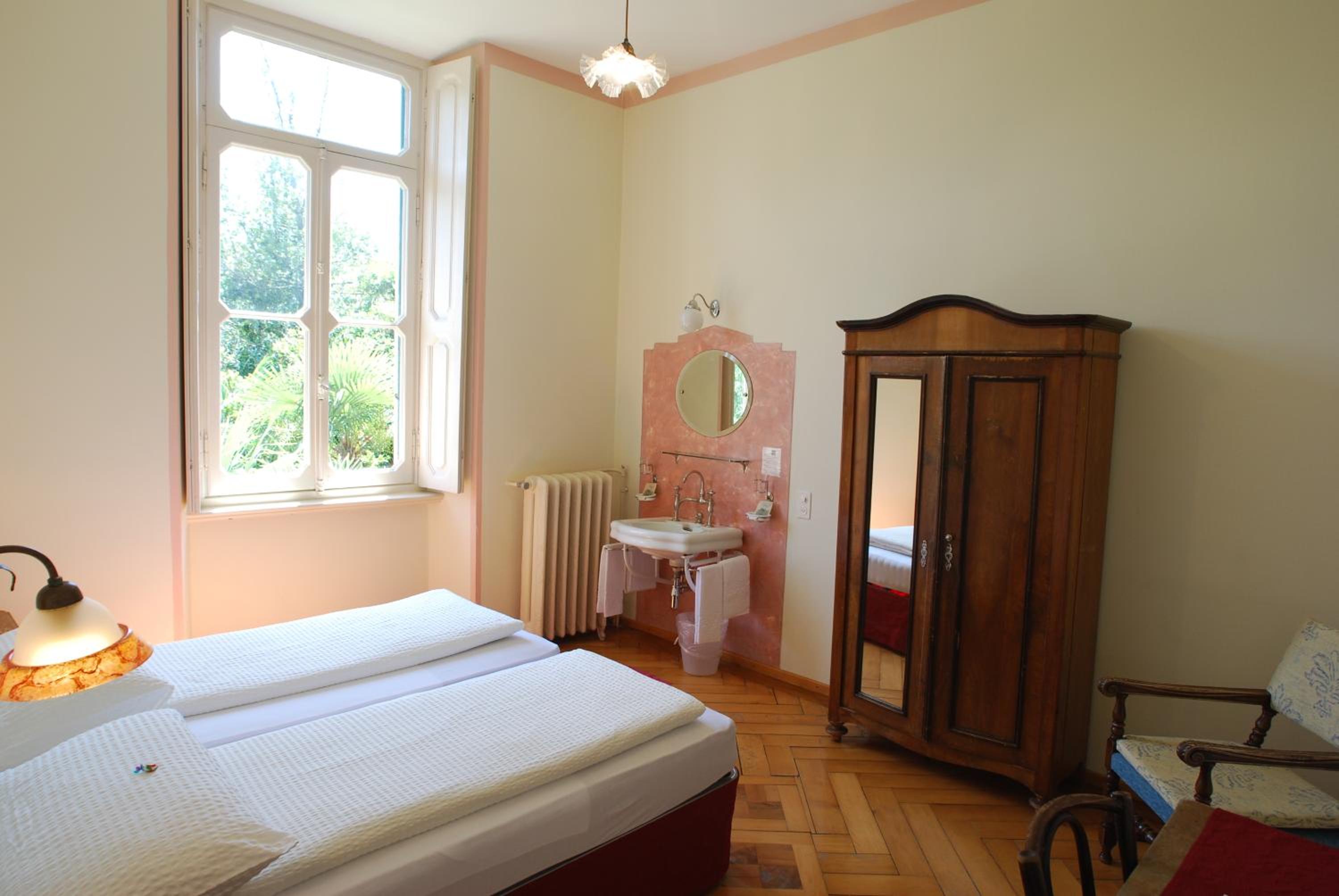 Twin Room with Shared Bathroom photo 1
