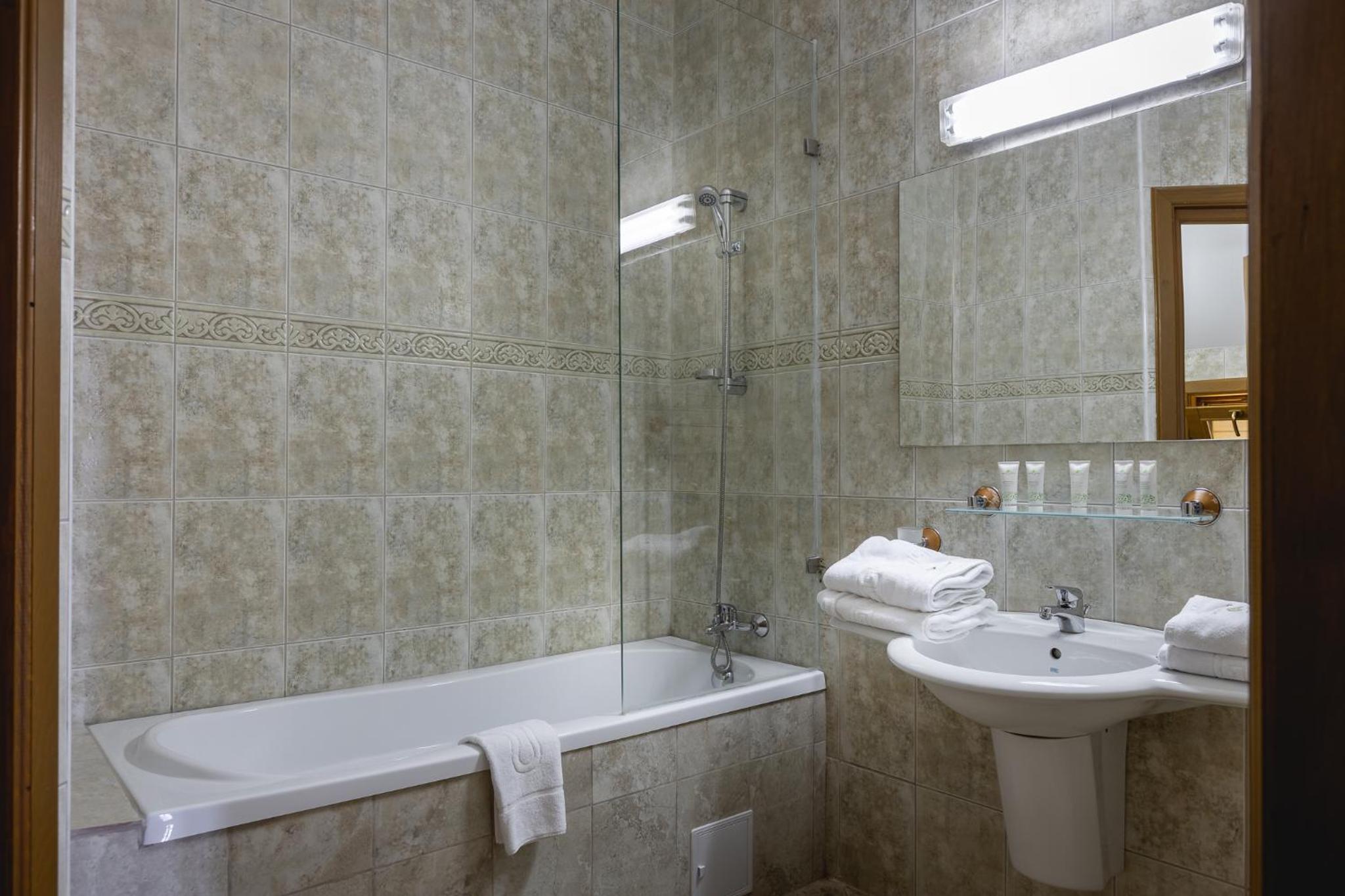 Deluxe Triple Room photo 3