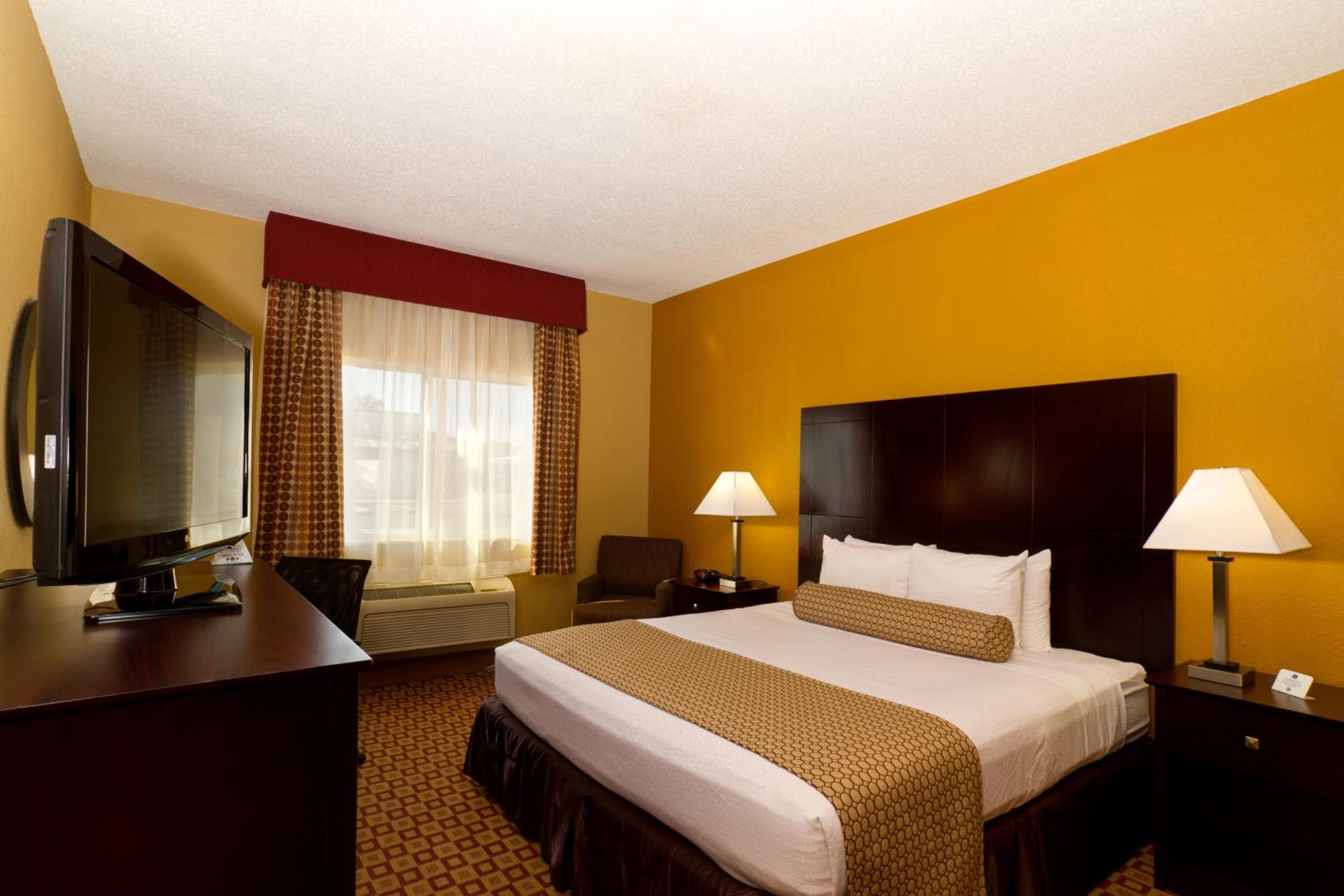 Standard King Room - Non-Smoking  - Photo 2