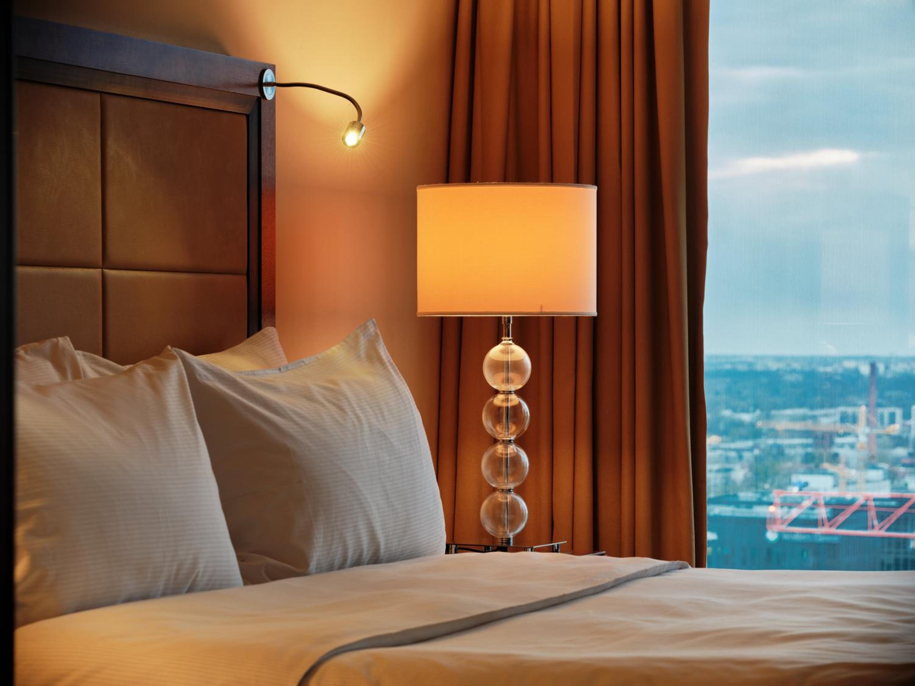 King Guest Room - Photo 6