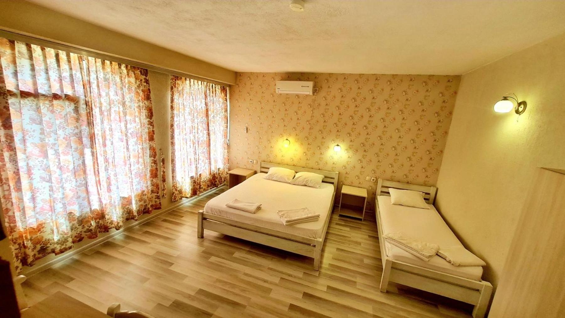 Suite with Terrace - Photo 2