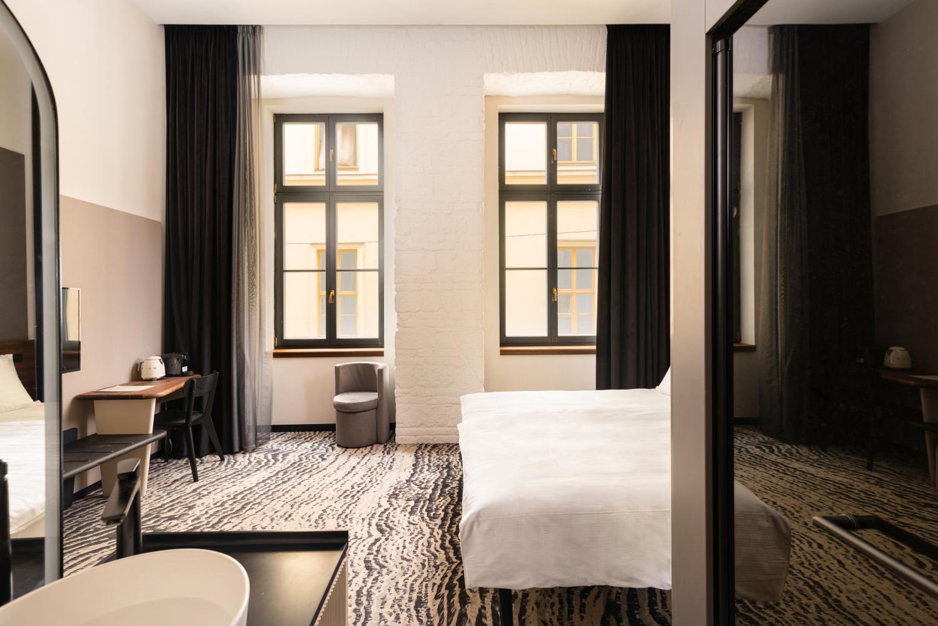 Deluxe Room - Photo 6