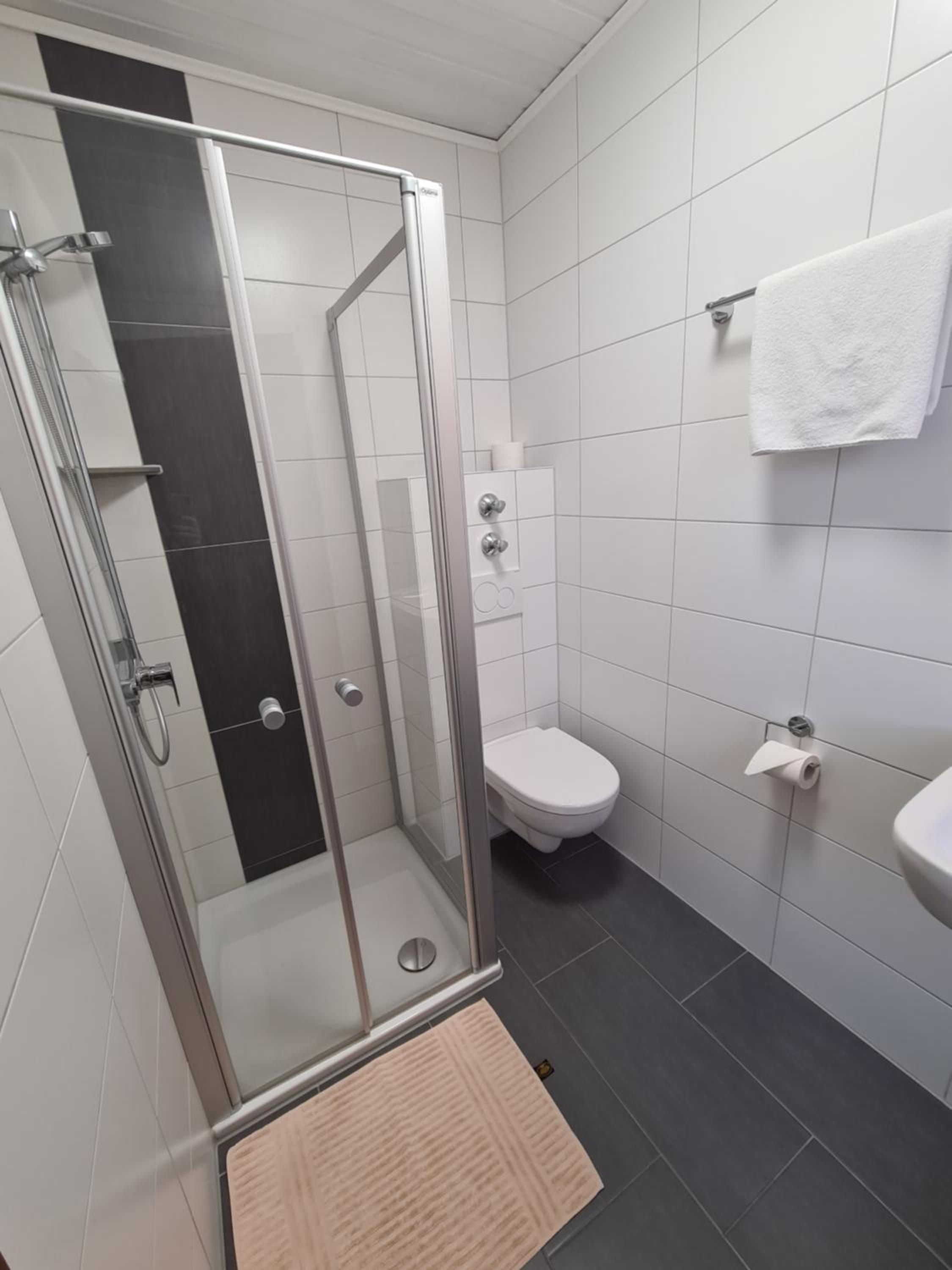 Double or Twin Room - Photo 4