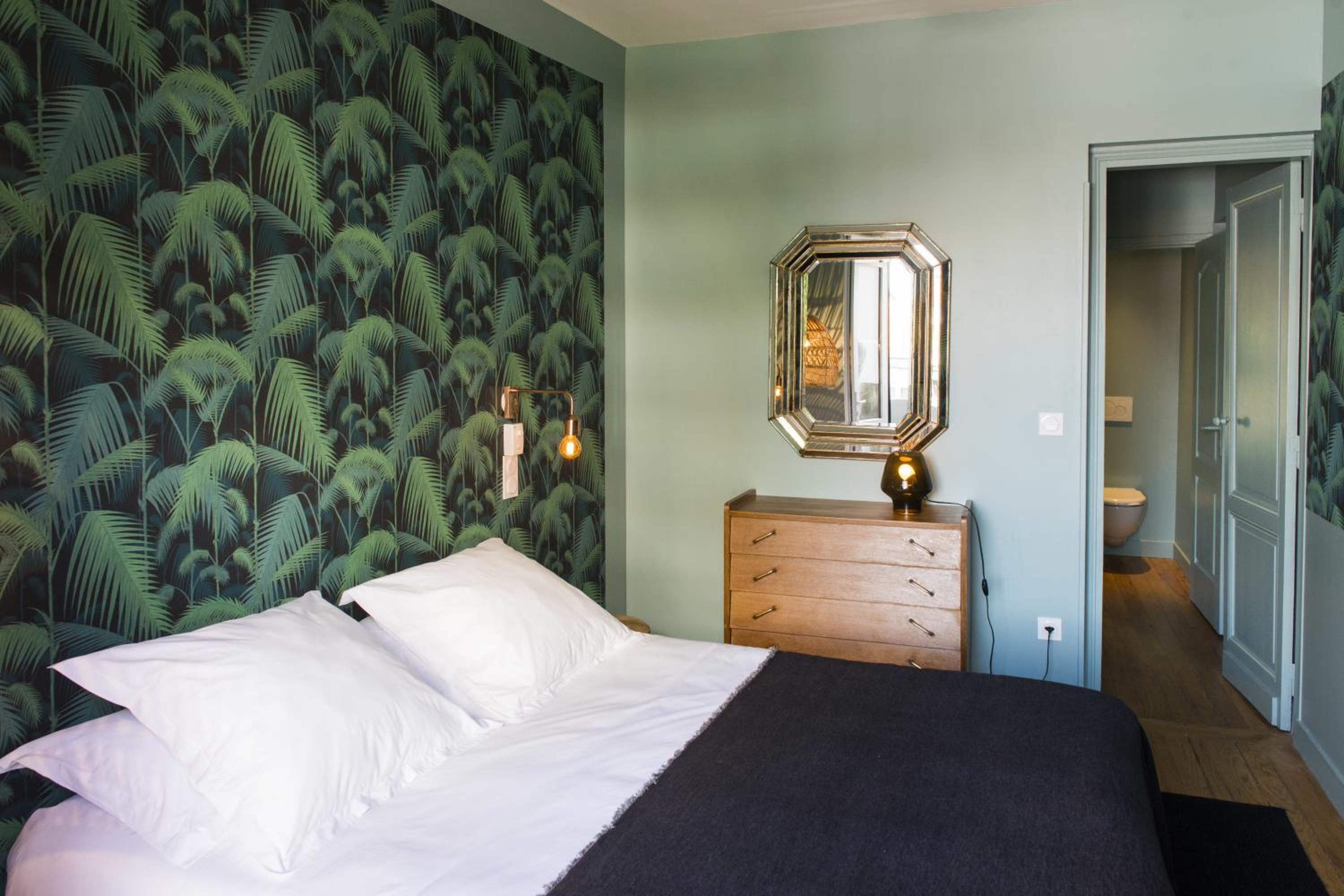Deluxe Double Room with Balcony - Photo 3