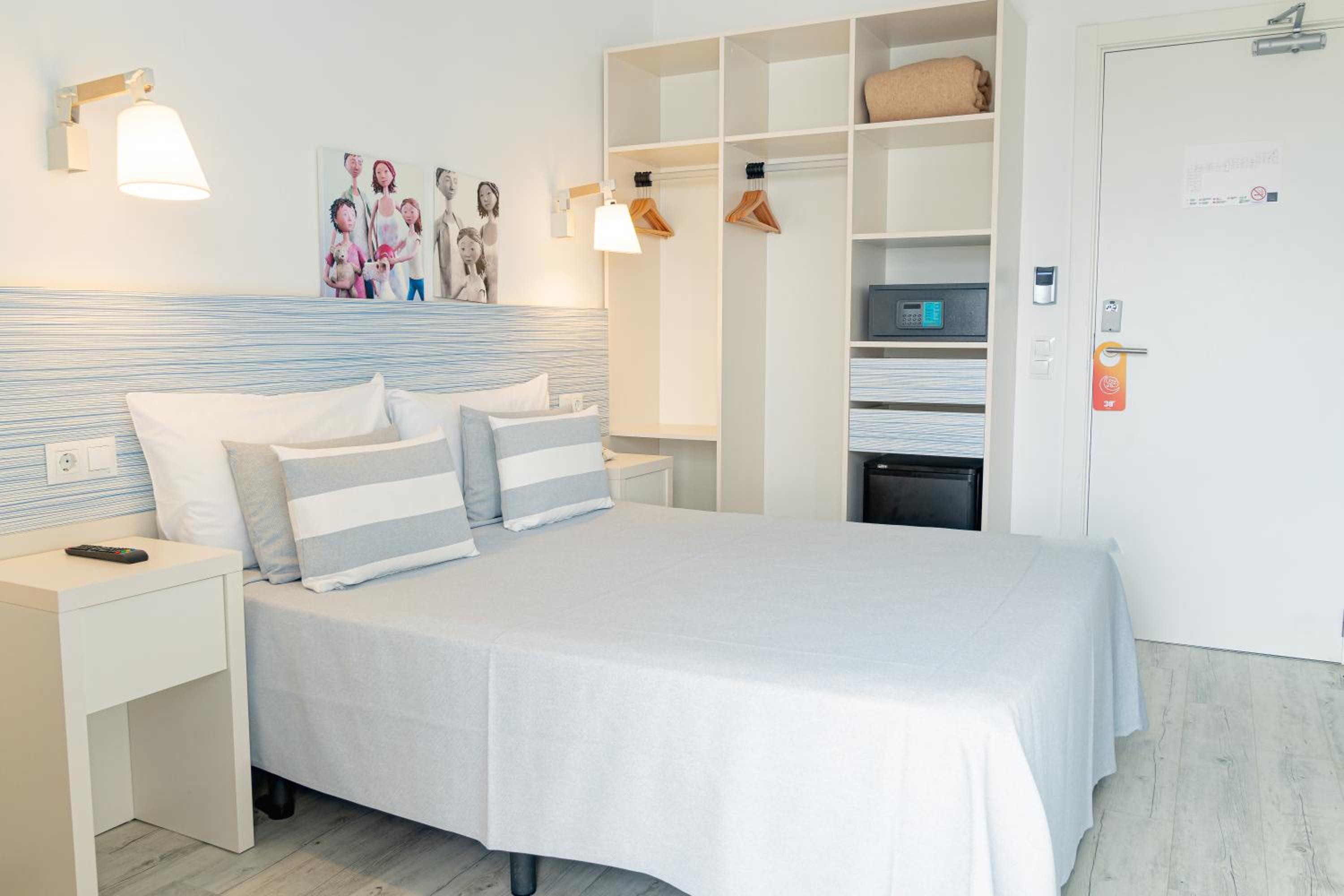 Deluxe Double Room with Pool View - Photo 2