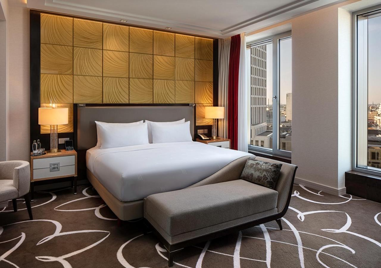 Corner King Suite