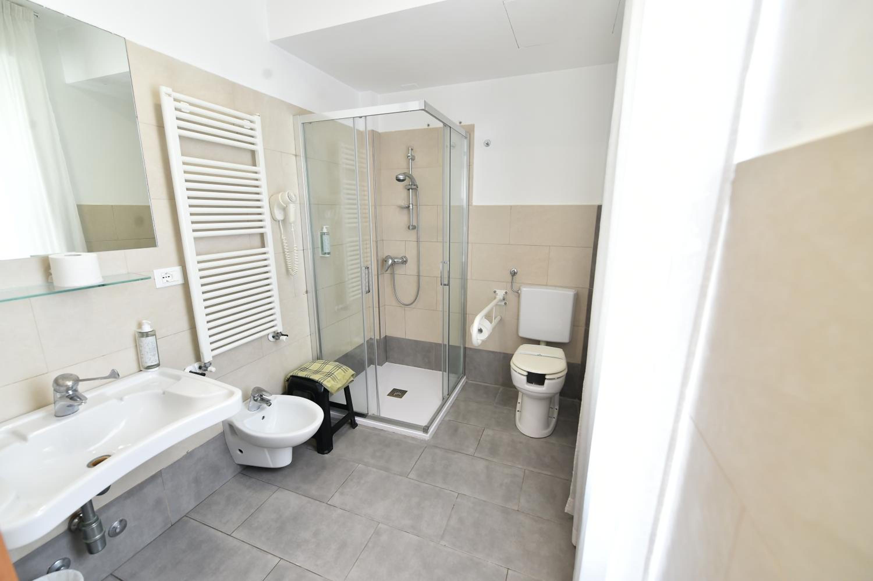 Quadruple Room - Photo 14