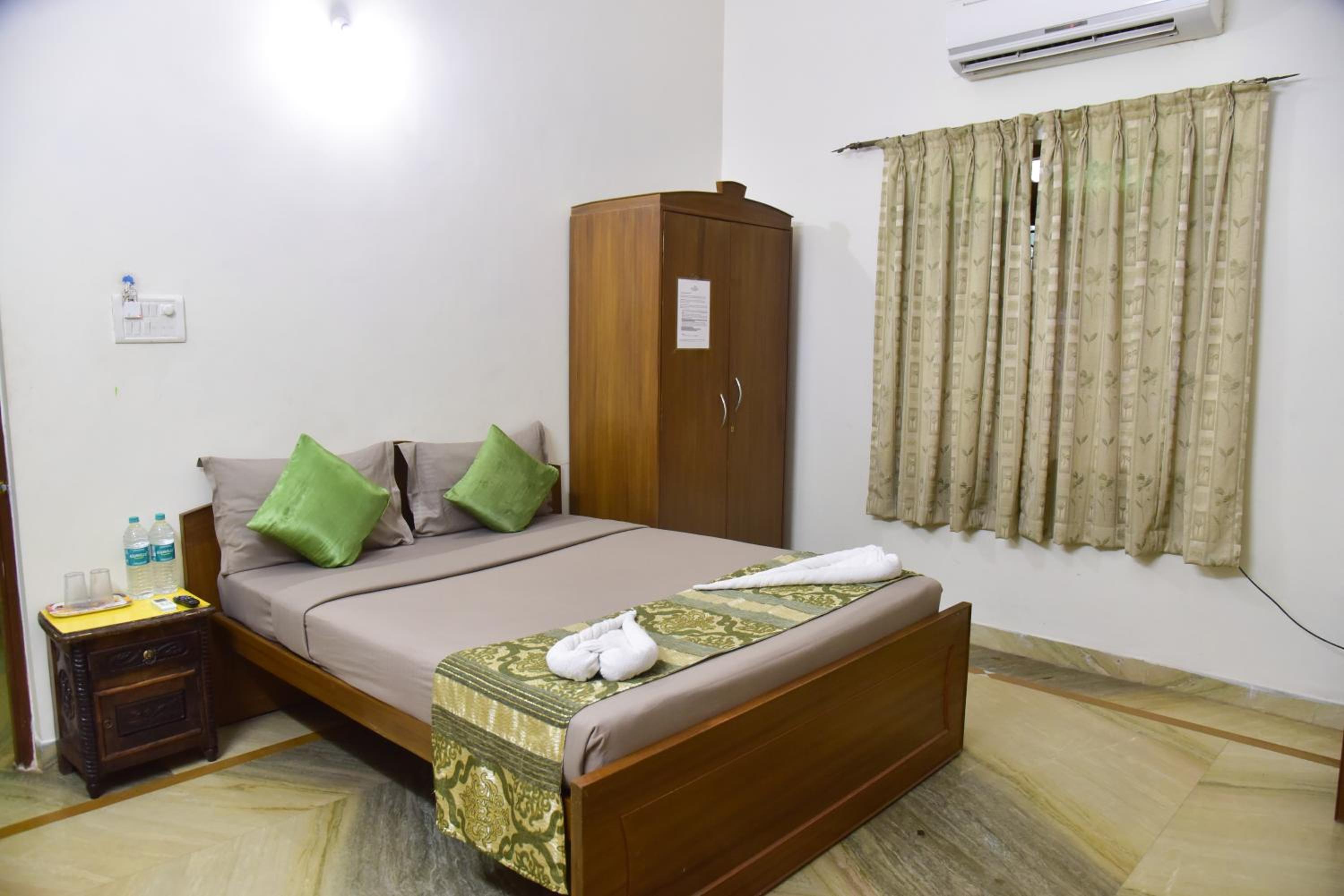 Deluxe Room - Photo 11