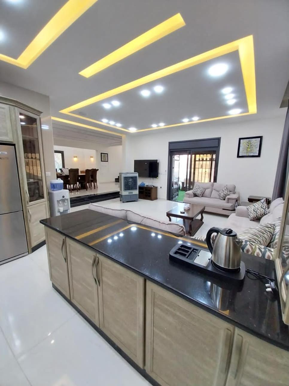 Villa photo 3