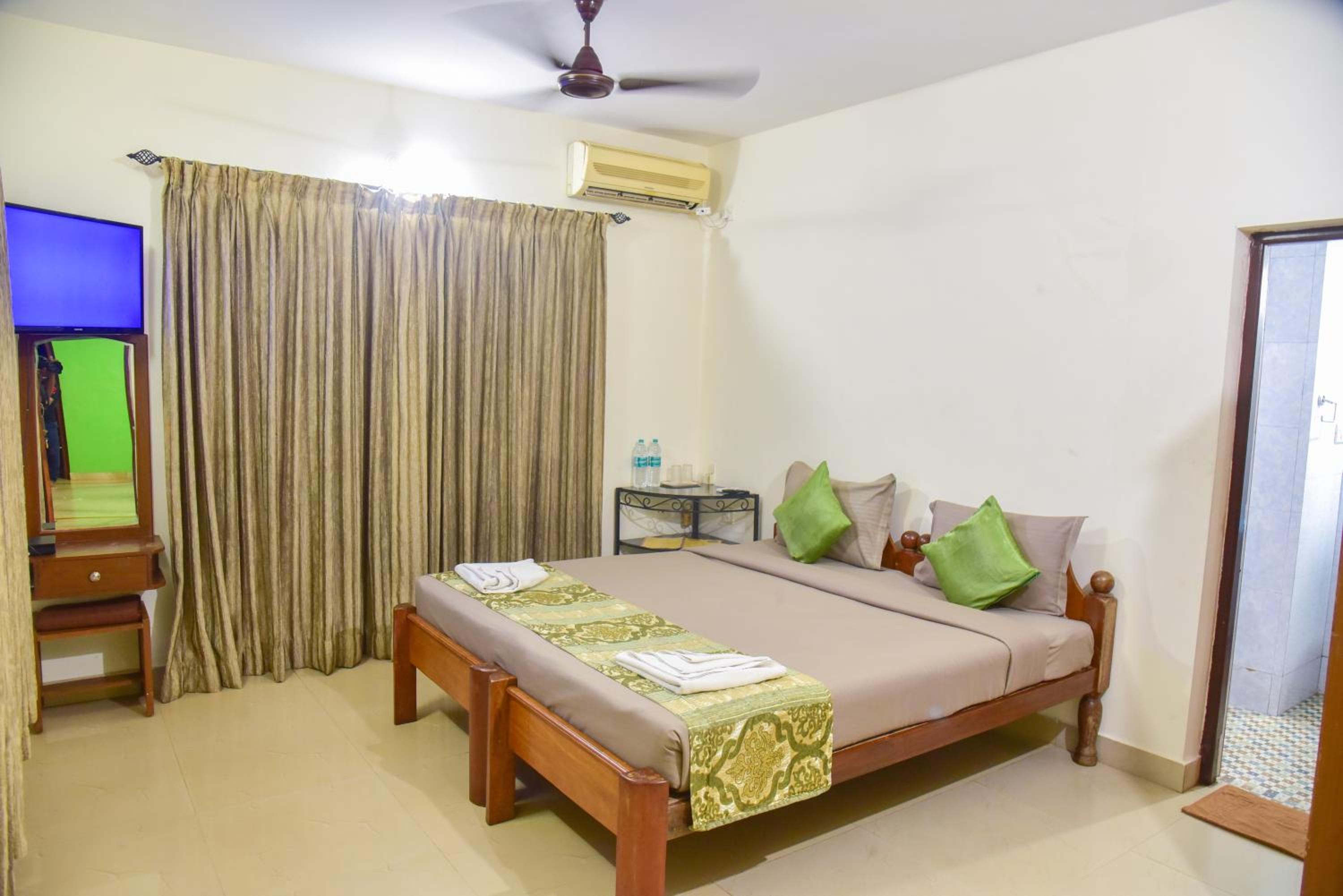 Deluxe Room - Photo 3