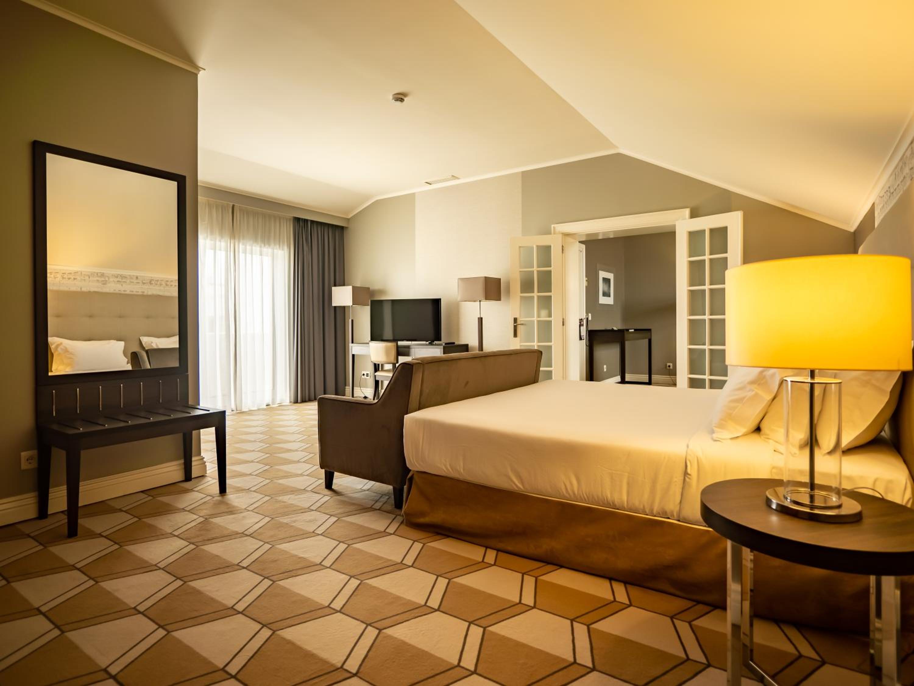 Suite - Photo 3