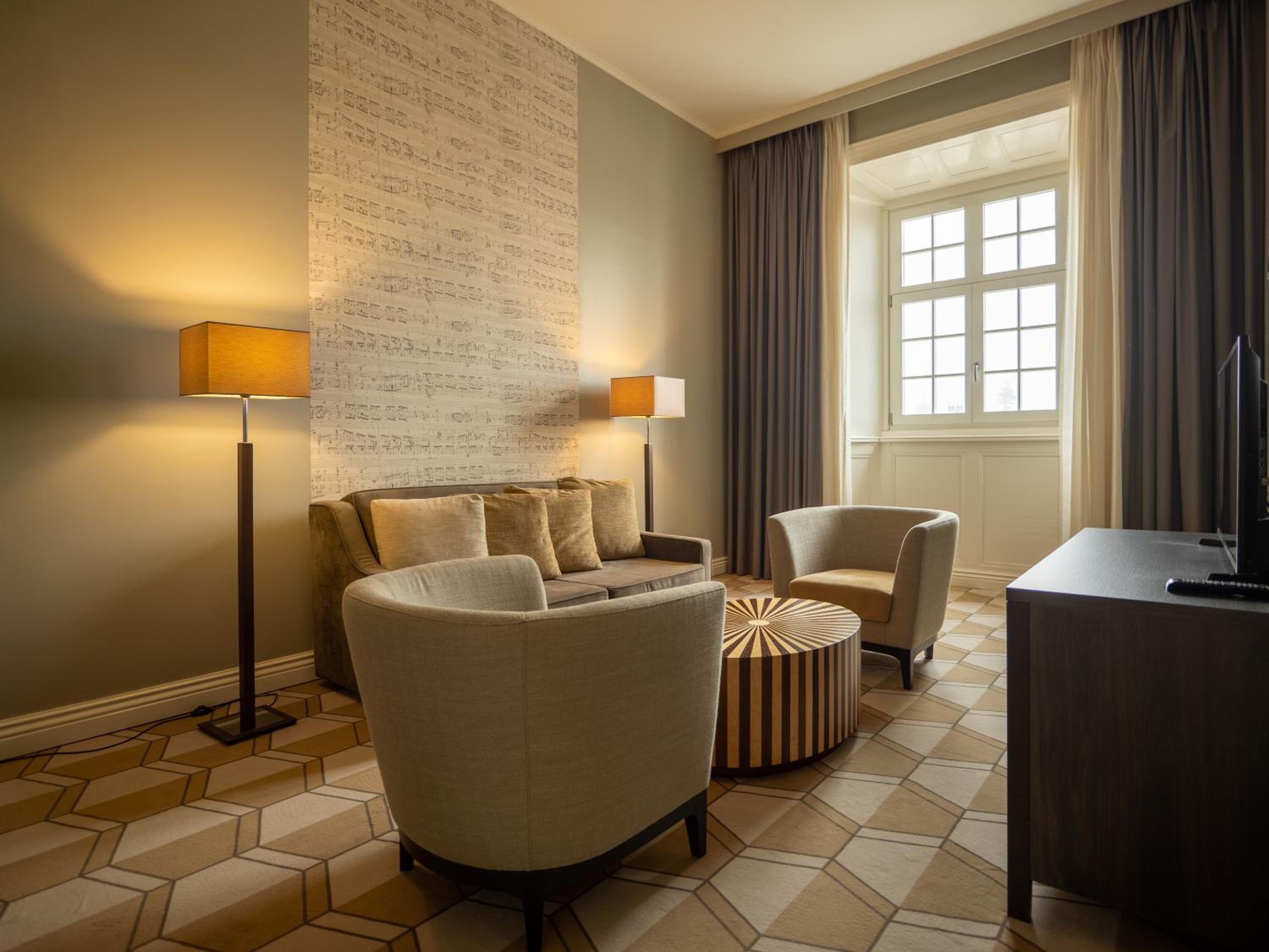 Suite - Photo 6