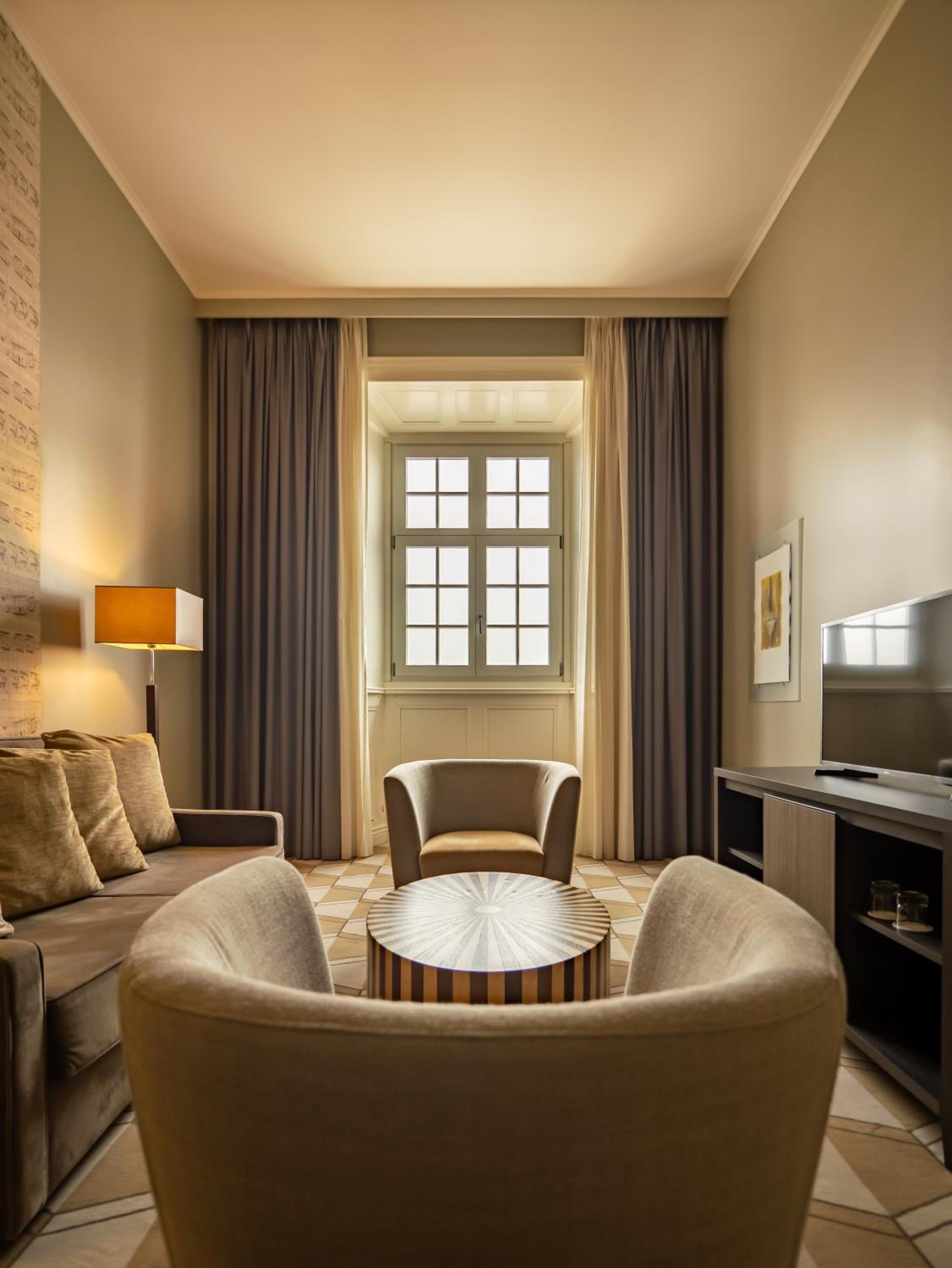 Suite - Photo 7