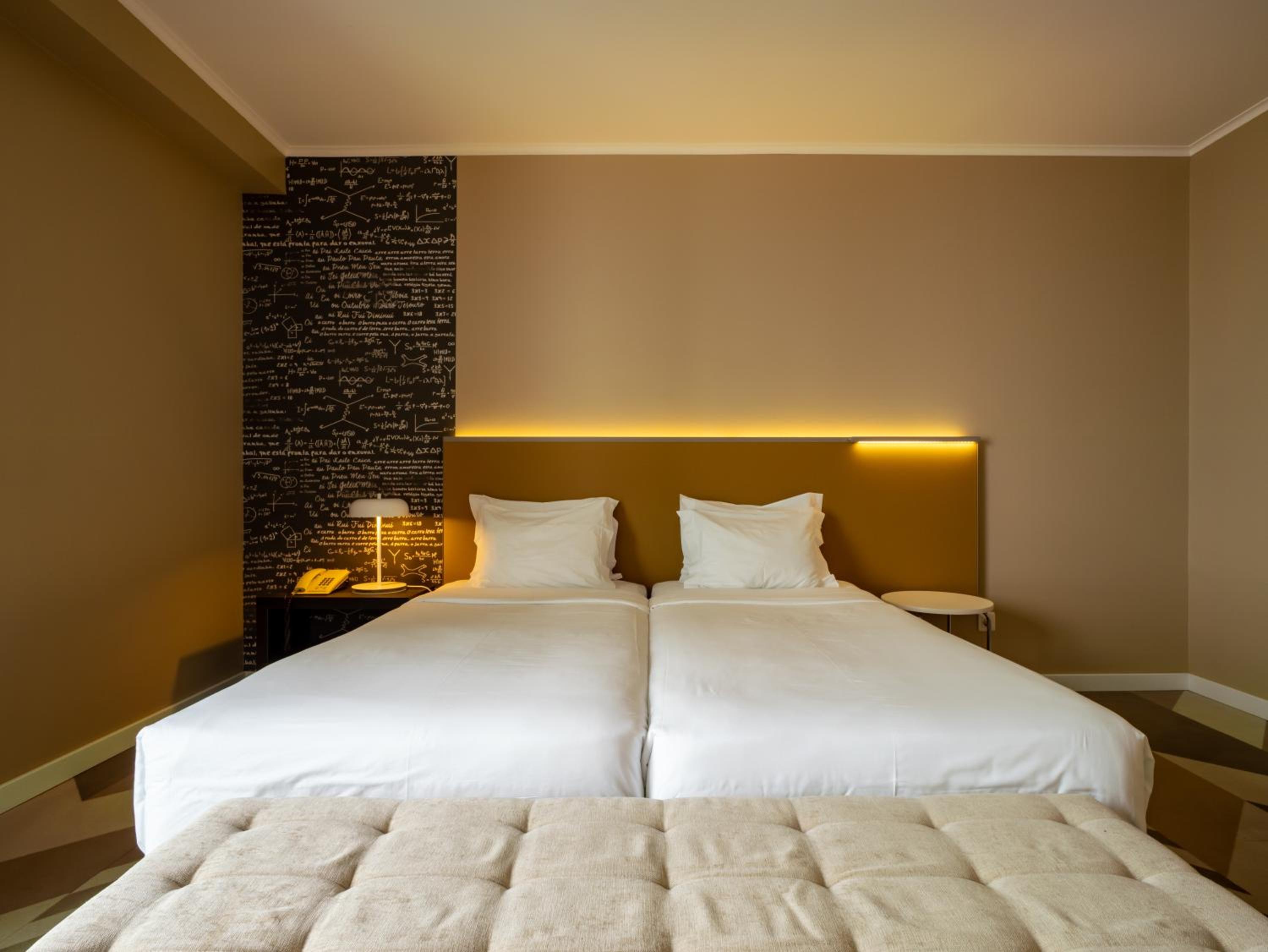 Double or Twin Room - Photo 5