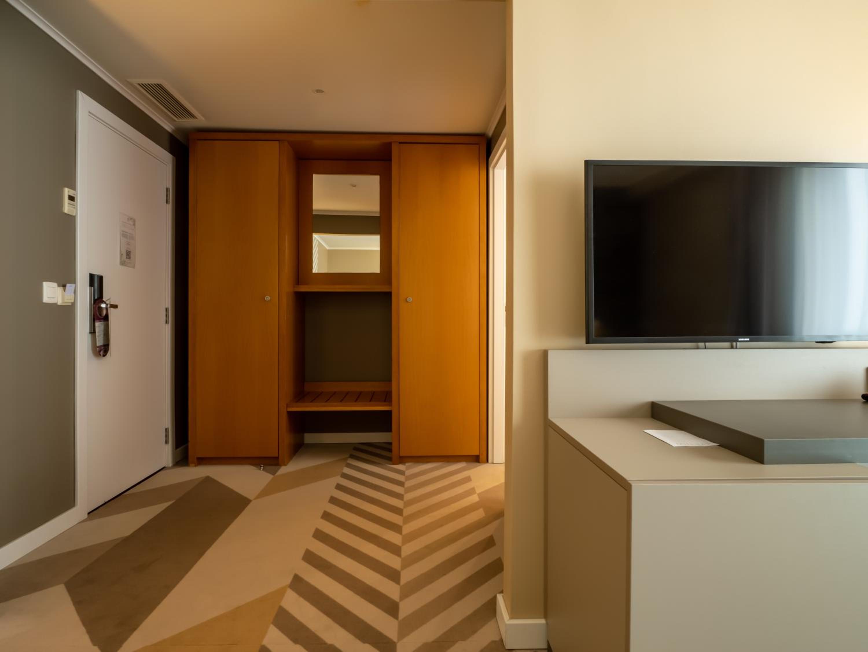 Standard Family Room - Photo 7