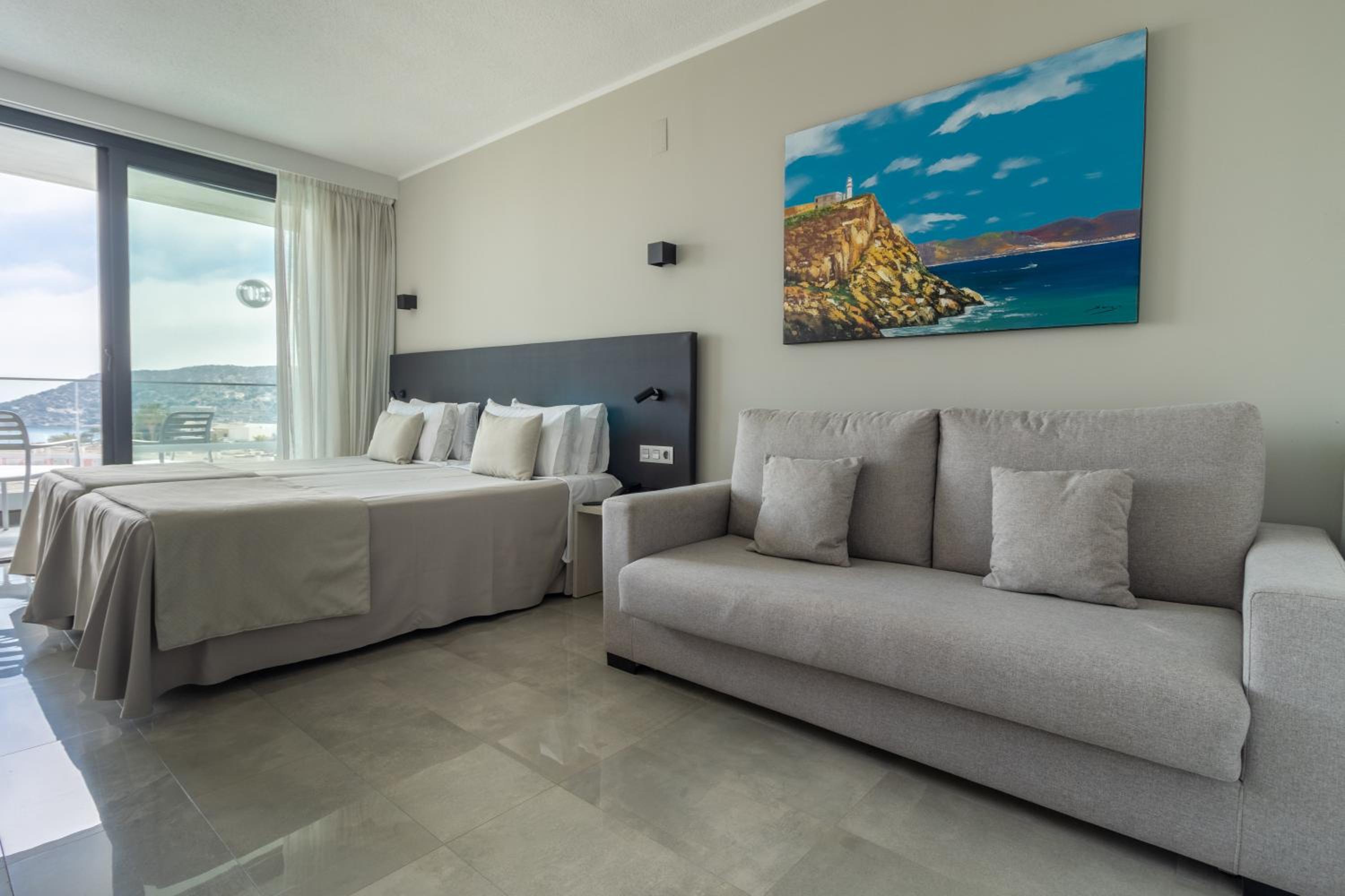 Deluxe Twin Room with Pool View