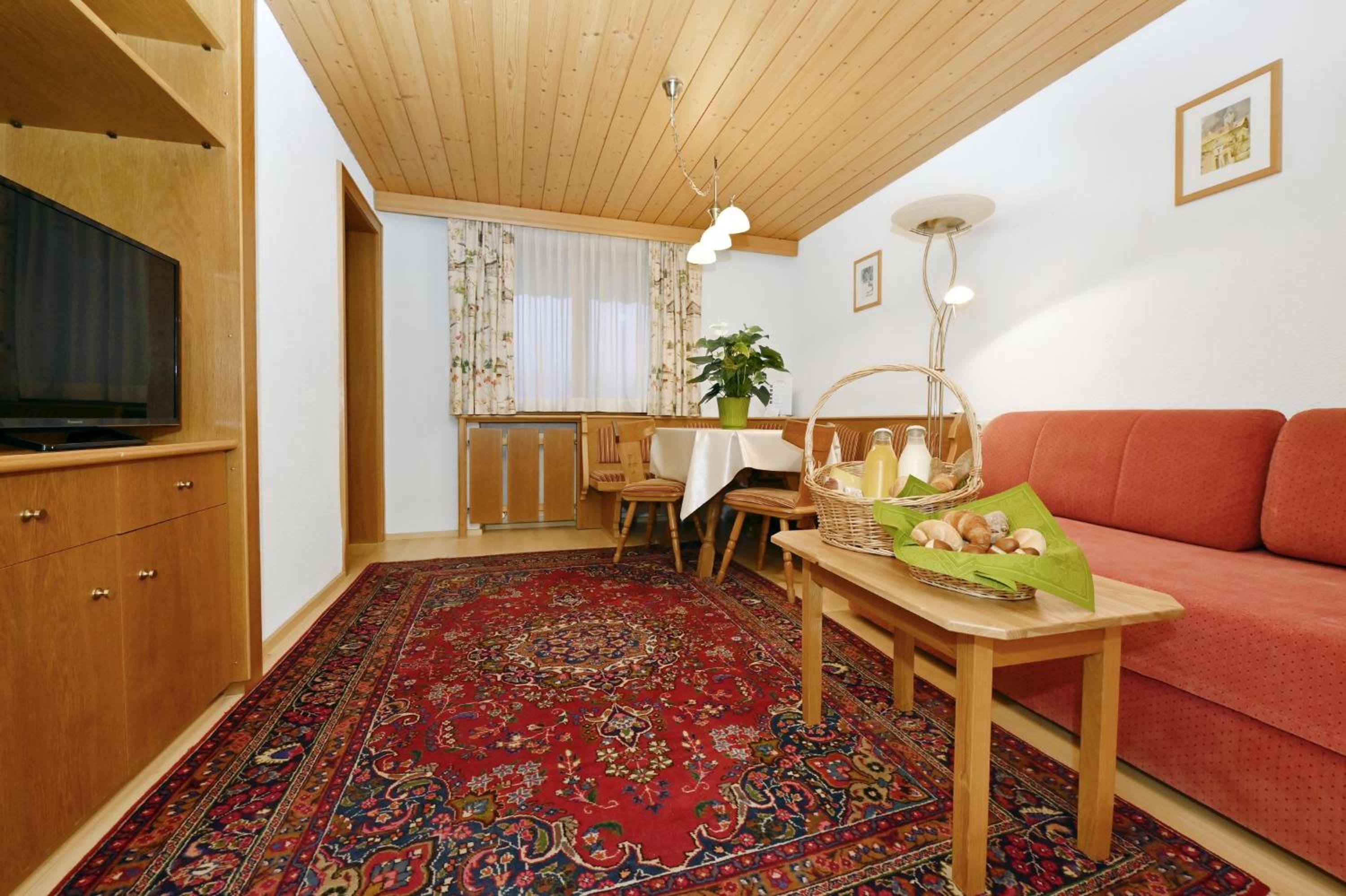 One-Bedroom Apartment with Shower photo 1