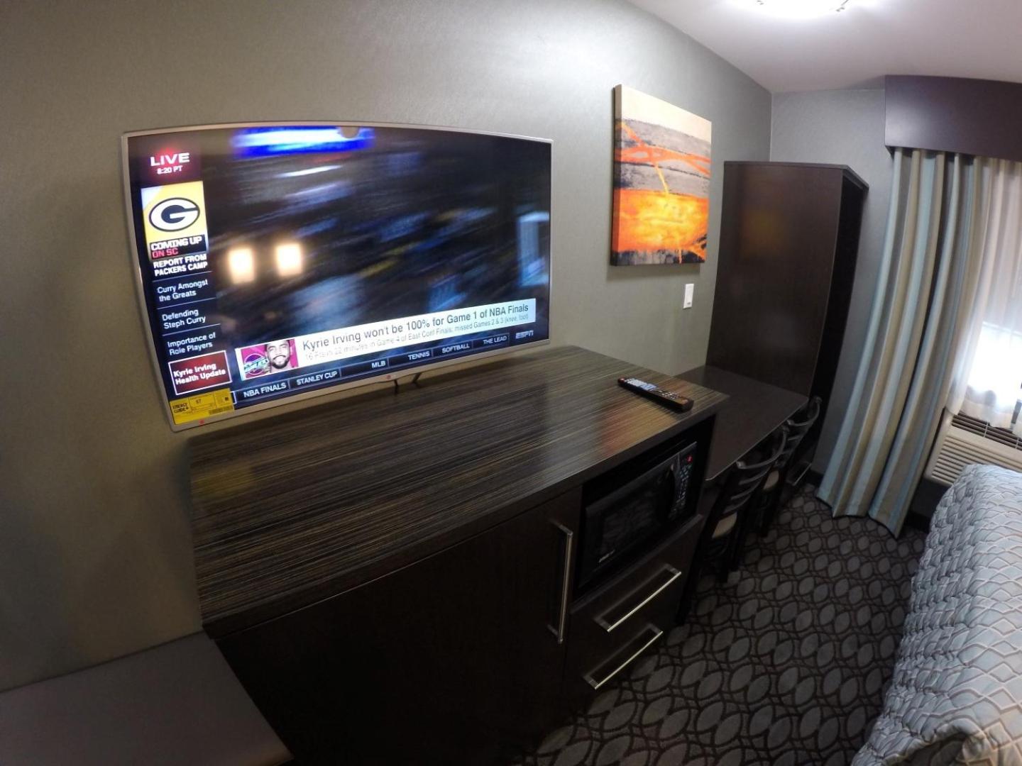 King Room - Non-Smoking - Photo 8