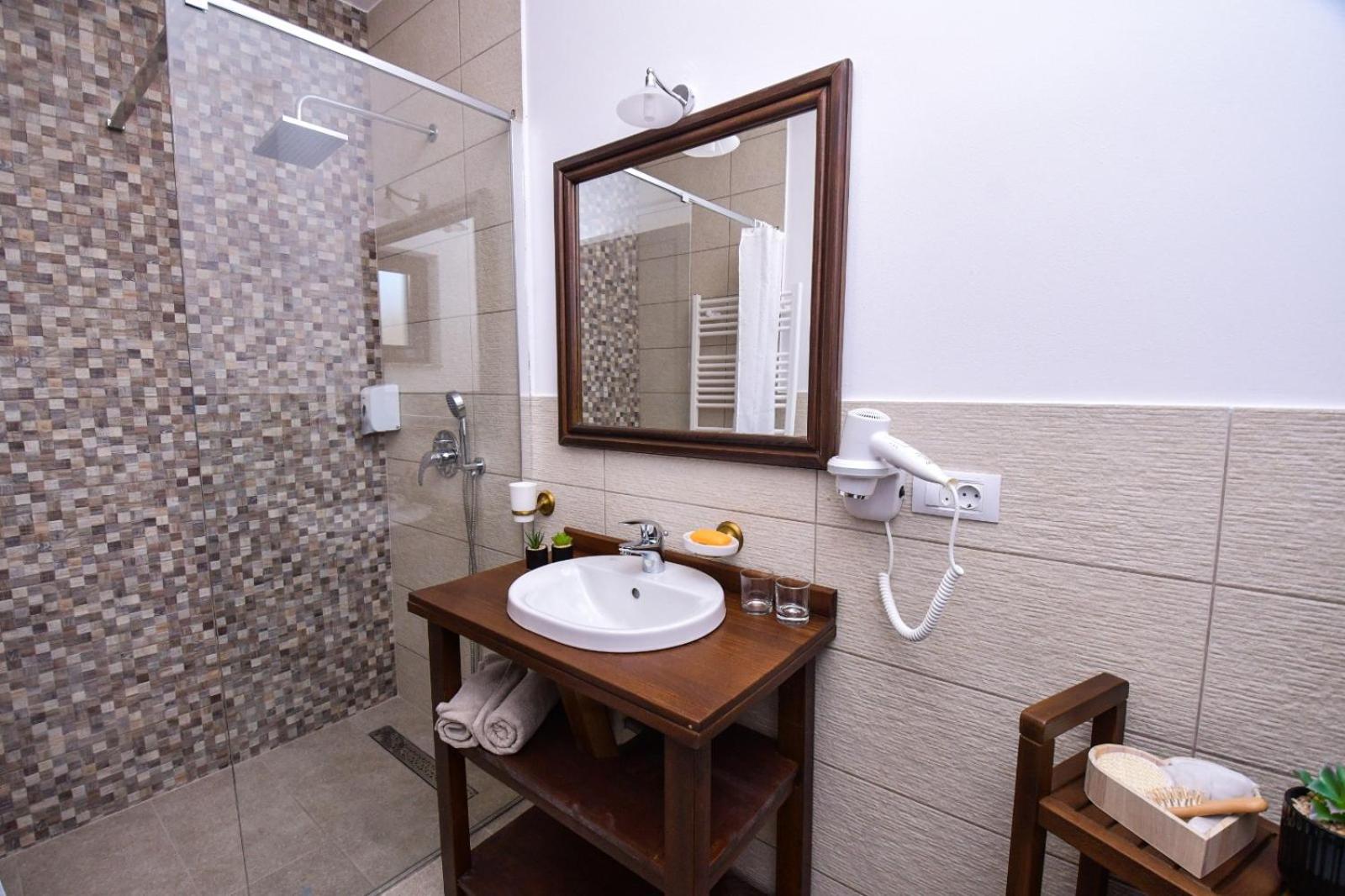 Deluxe Twin Room with Spa Access photo 2