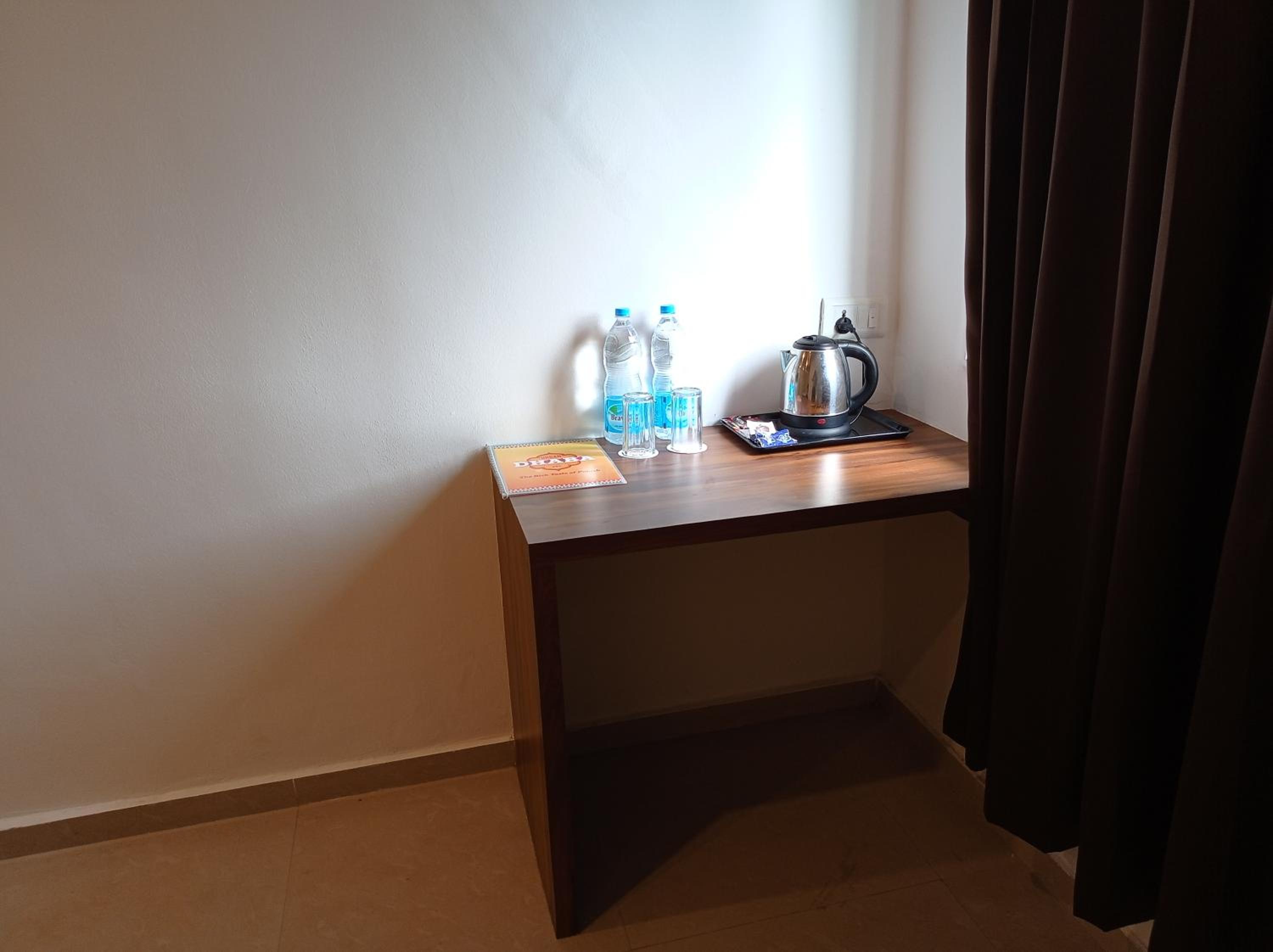 Deluxe Room - Photo 17