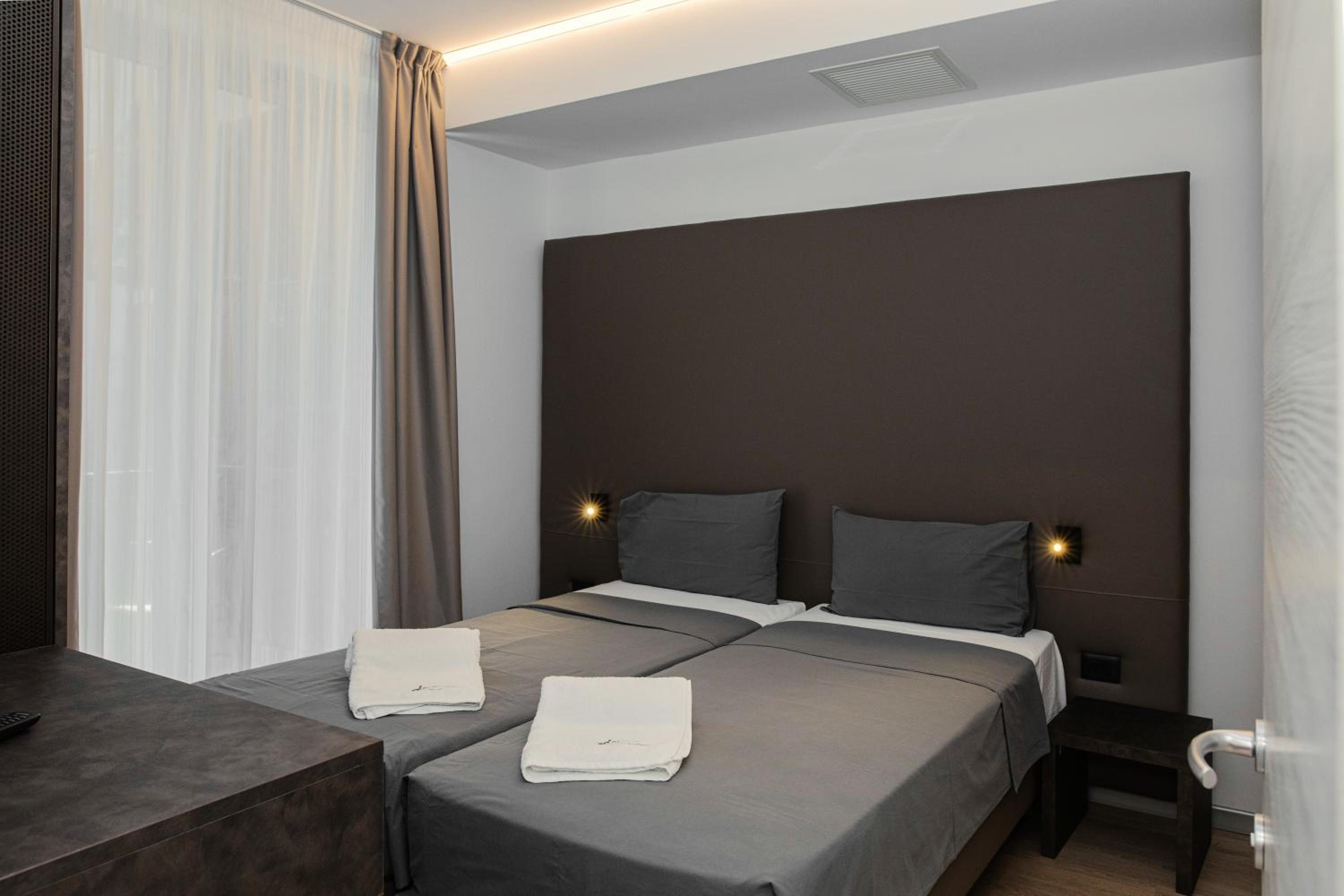 Deluxe Suite with Spa Bath photo 1