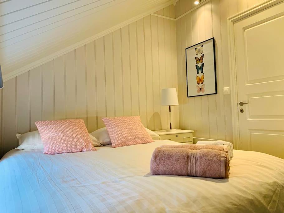 Three-Bedroom House photo 3