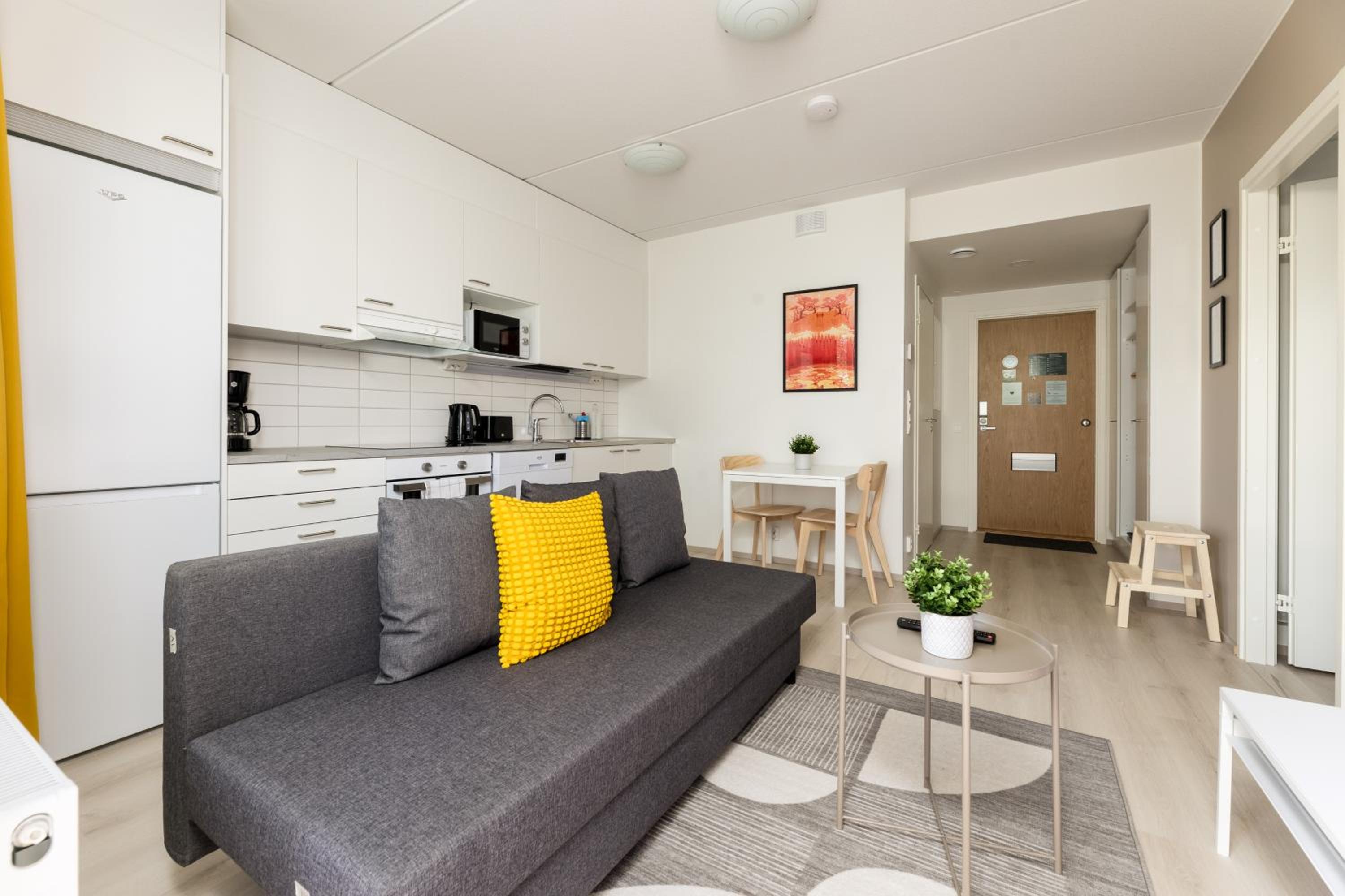 One-Bedroom Apartment with Balcony photo 1