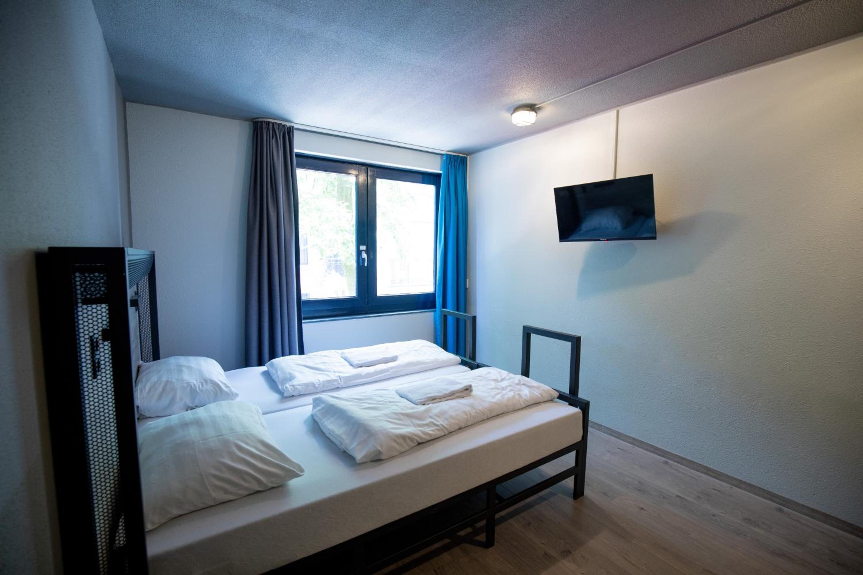 Twin Room - Photo 2