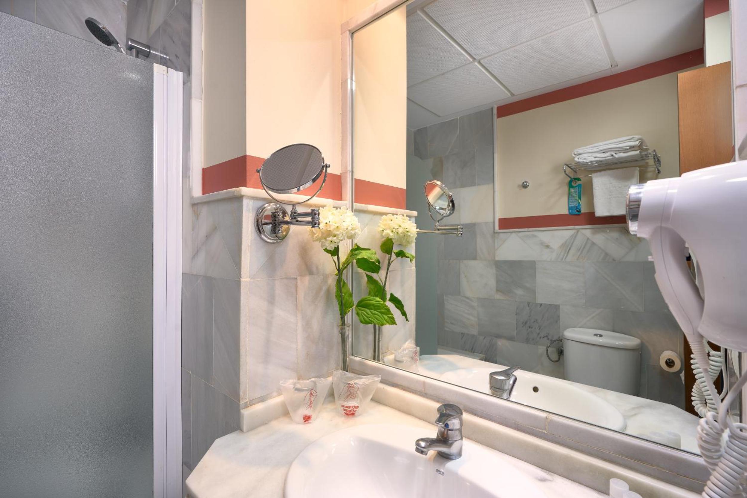 Superior Double Room - Photo 4