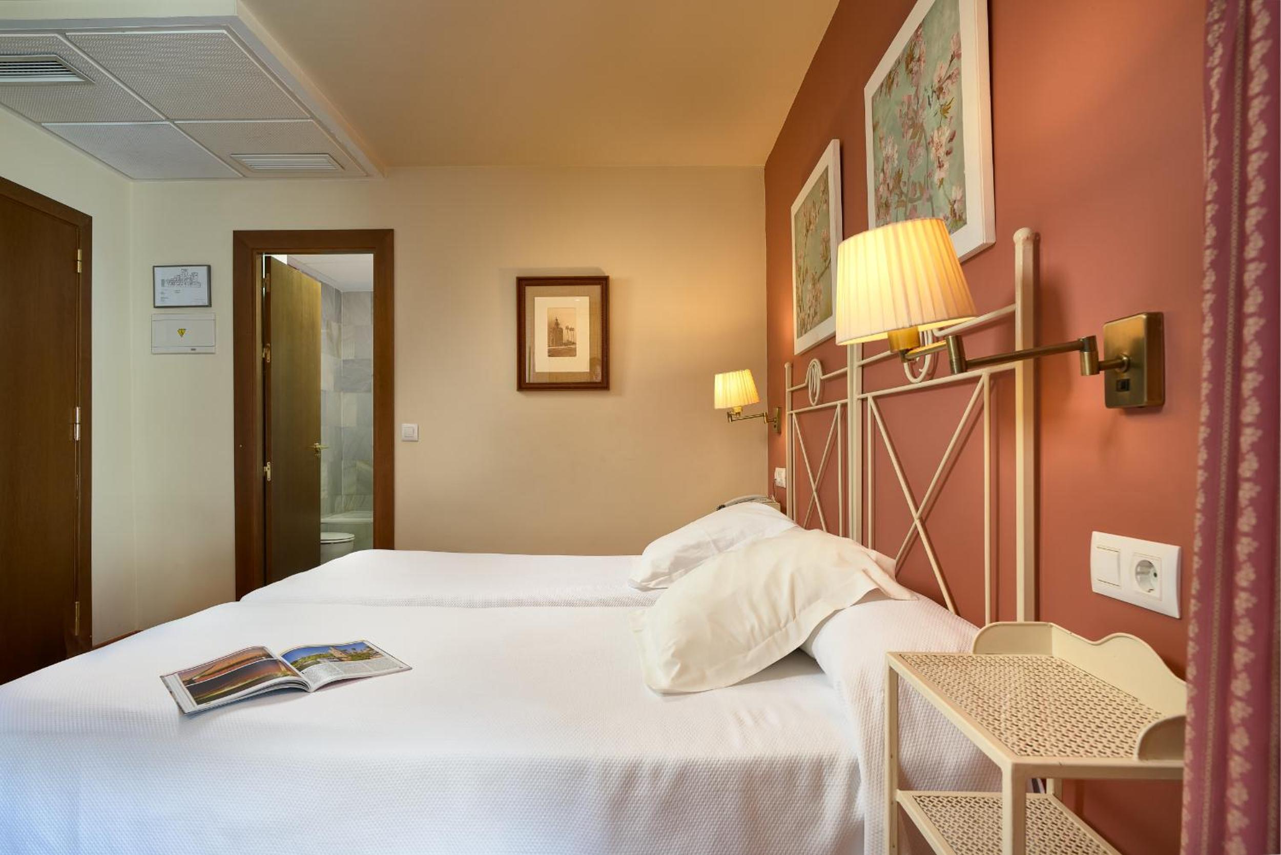 Twin Room - Photo 7