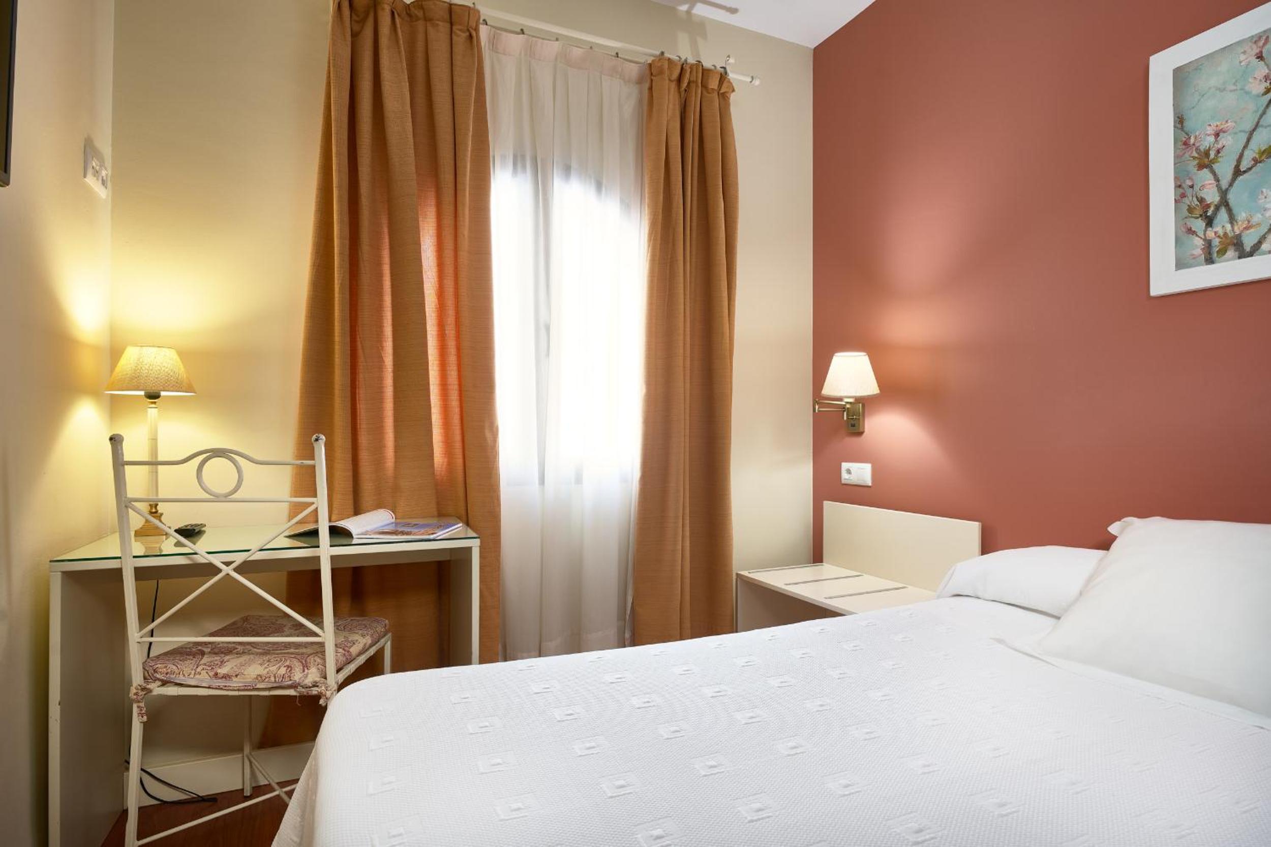 Double Room - Photo 9