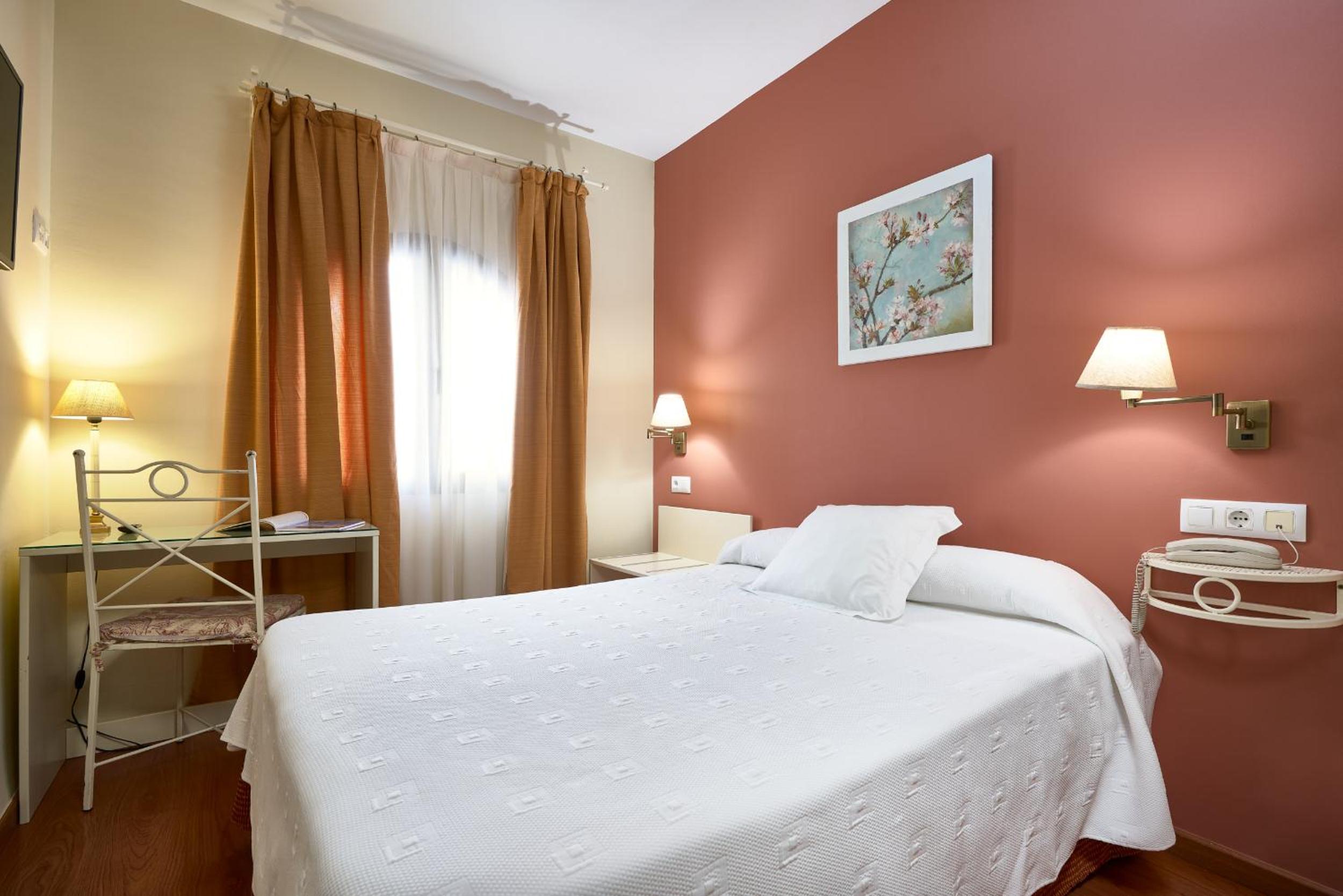 Double Room - Photo 12