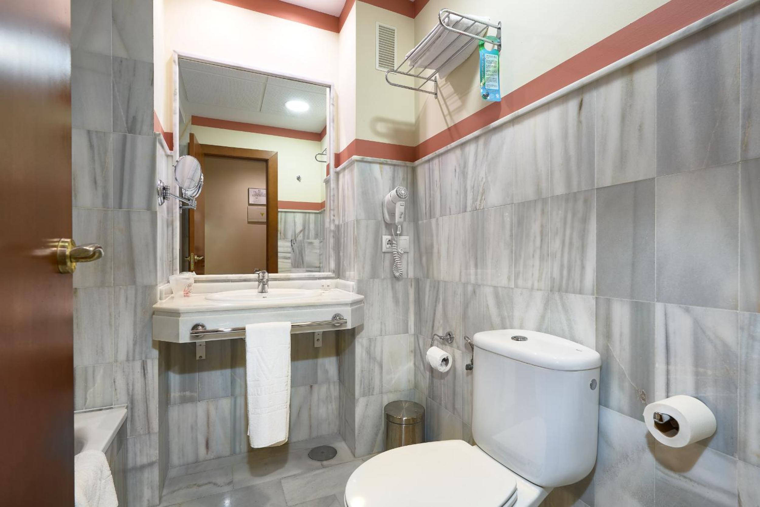 Double Room - Photo 13