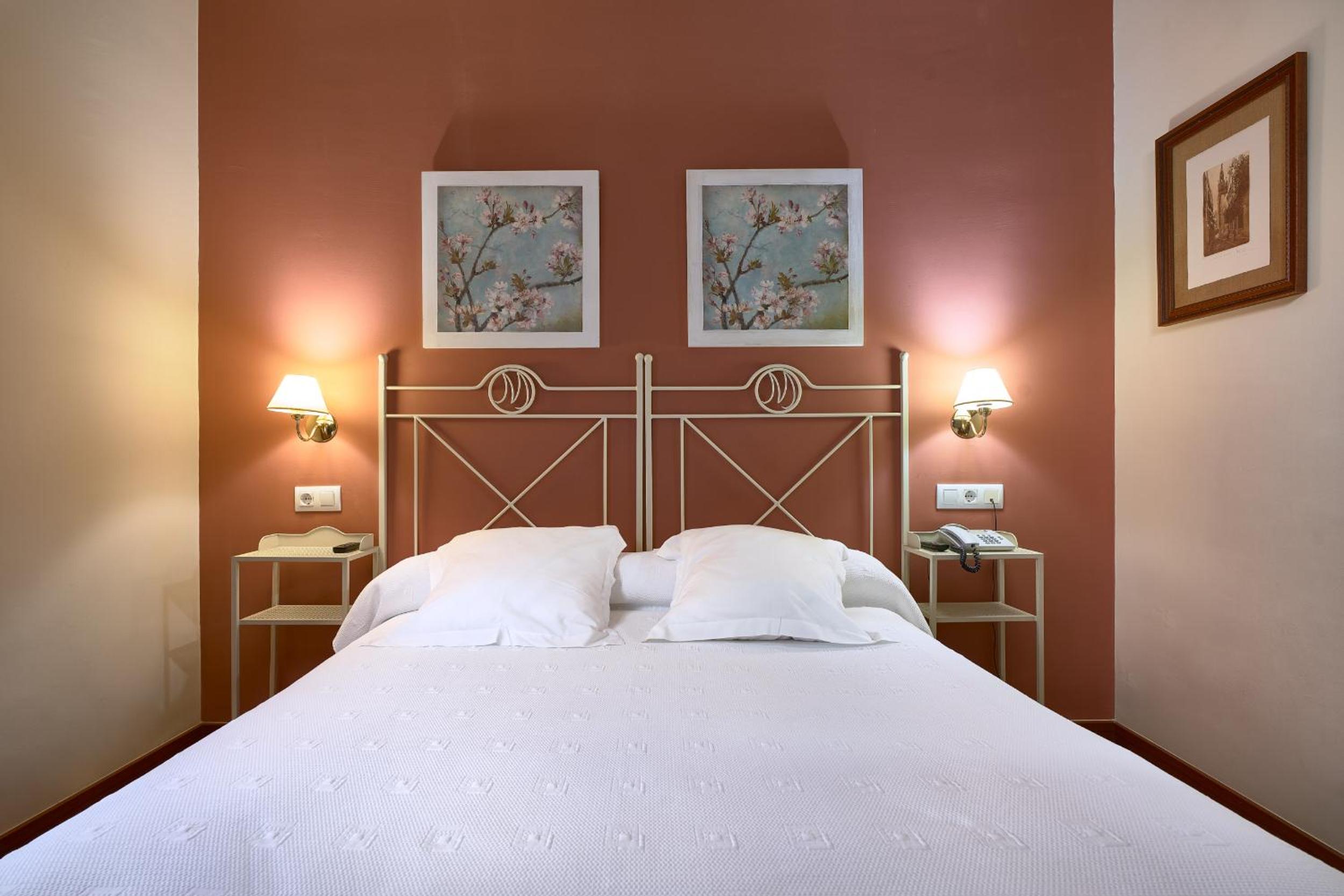 Double Room - Photo 5