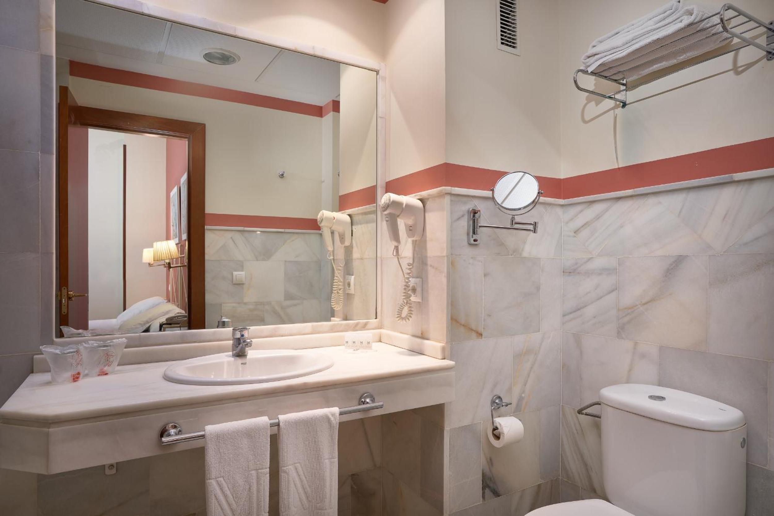 Double Room - Photo 4