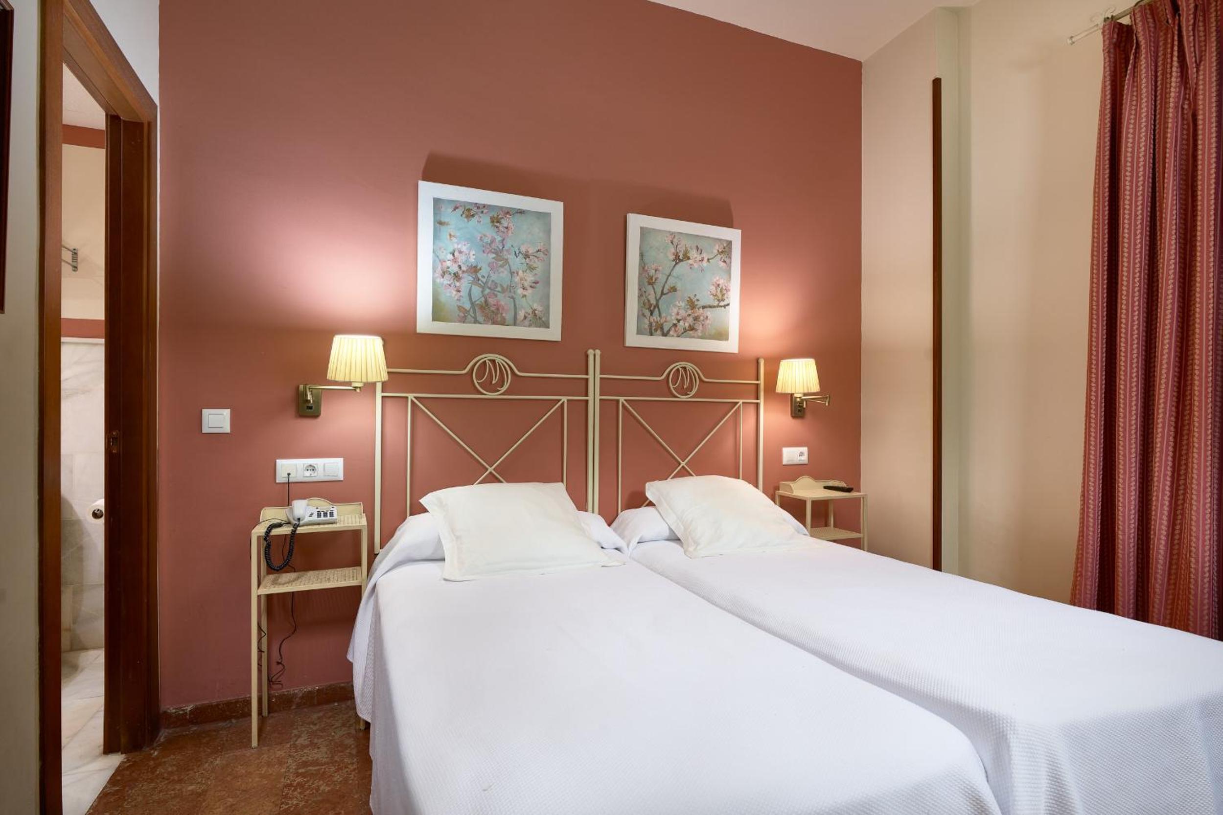 Twin Room - Photo 4