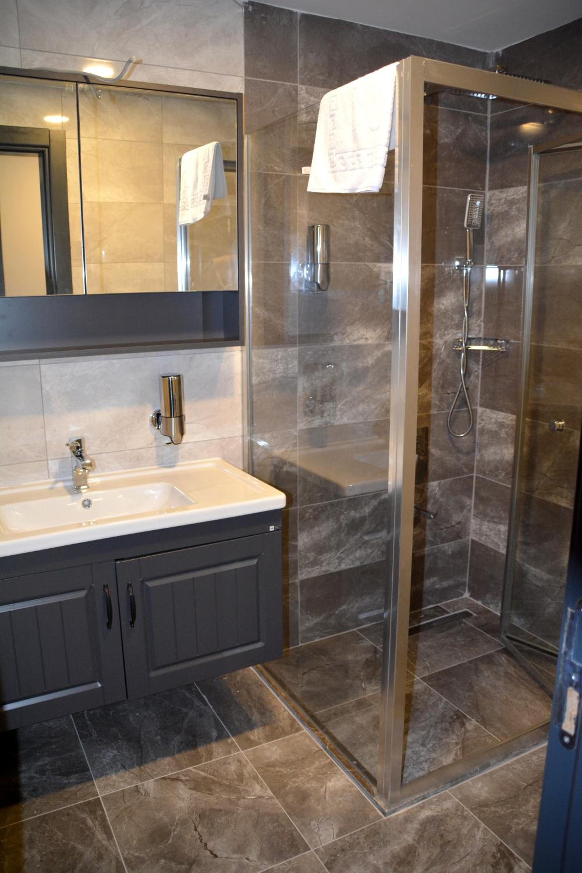 Suite with Hot Tub - Photo 14