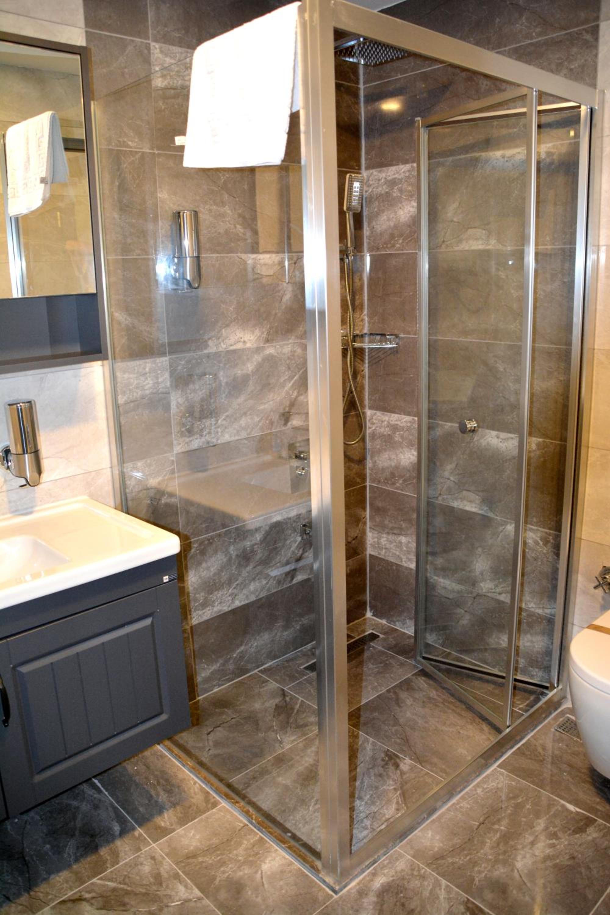 Suite with Hot Tub - Photo 13