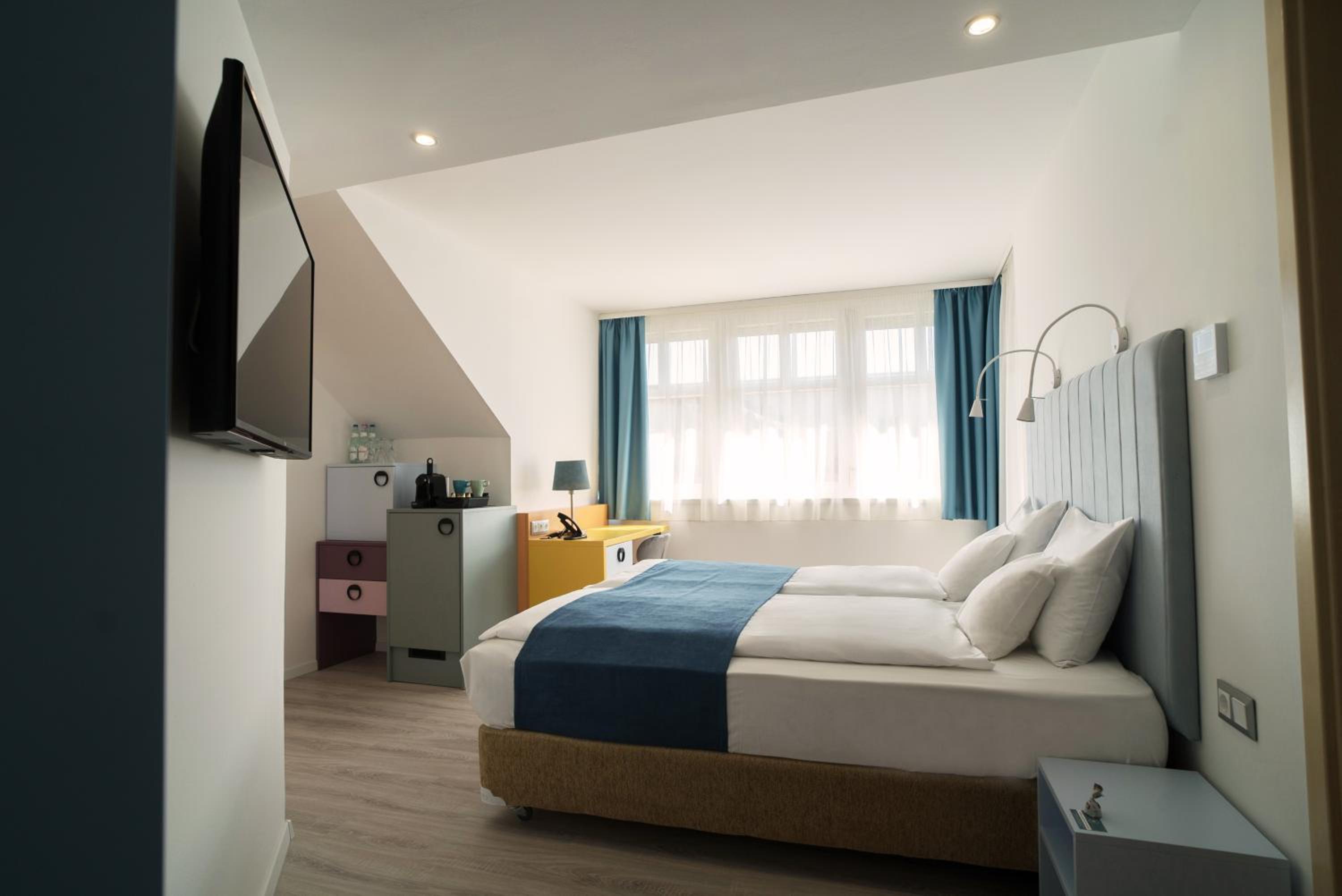 Standard Queen Room