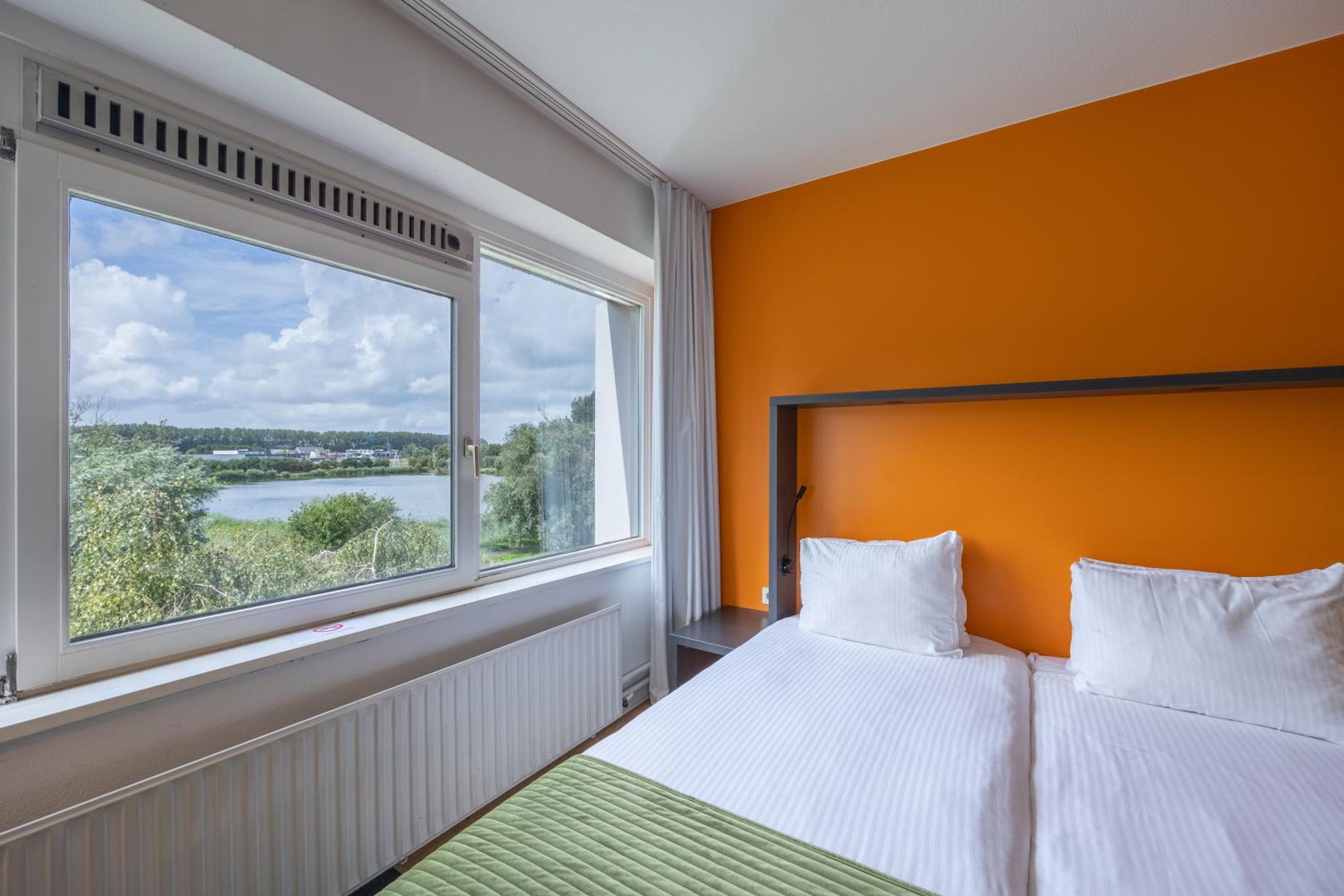 Comfort Twin Room Waterfront - Photo 4