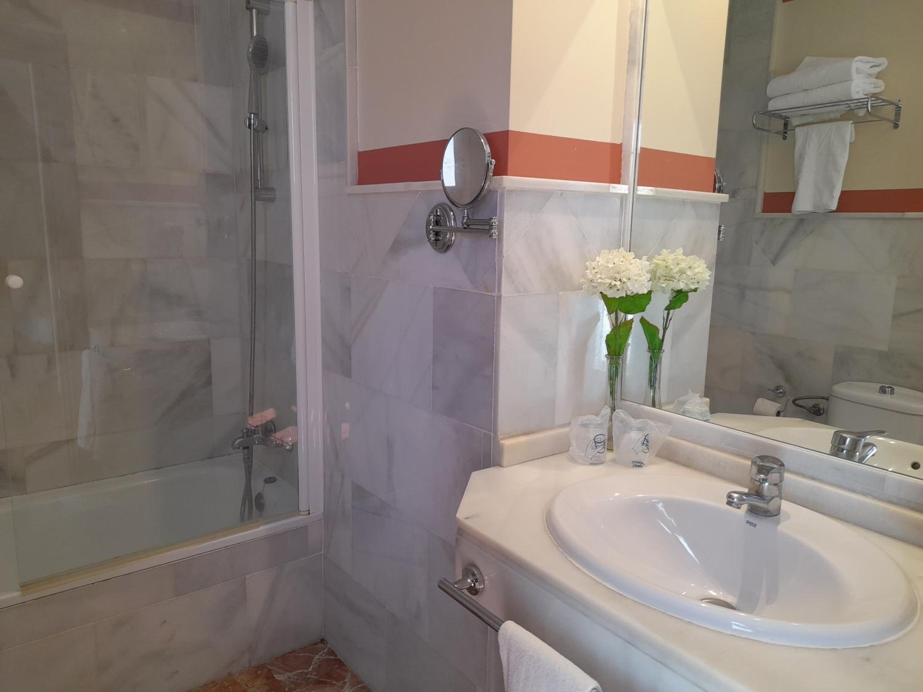 Double Room - Photo 15