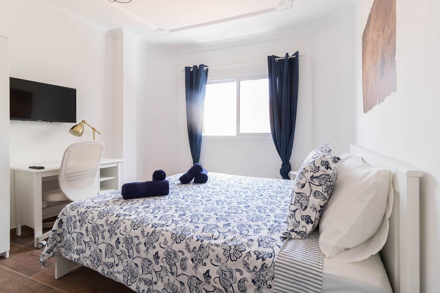 Deluxe Double Room with Side Sea View photo 2