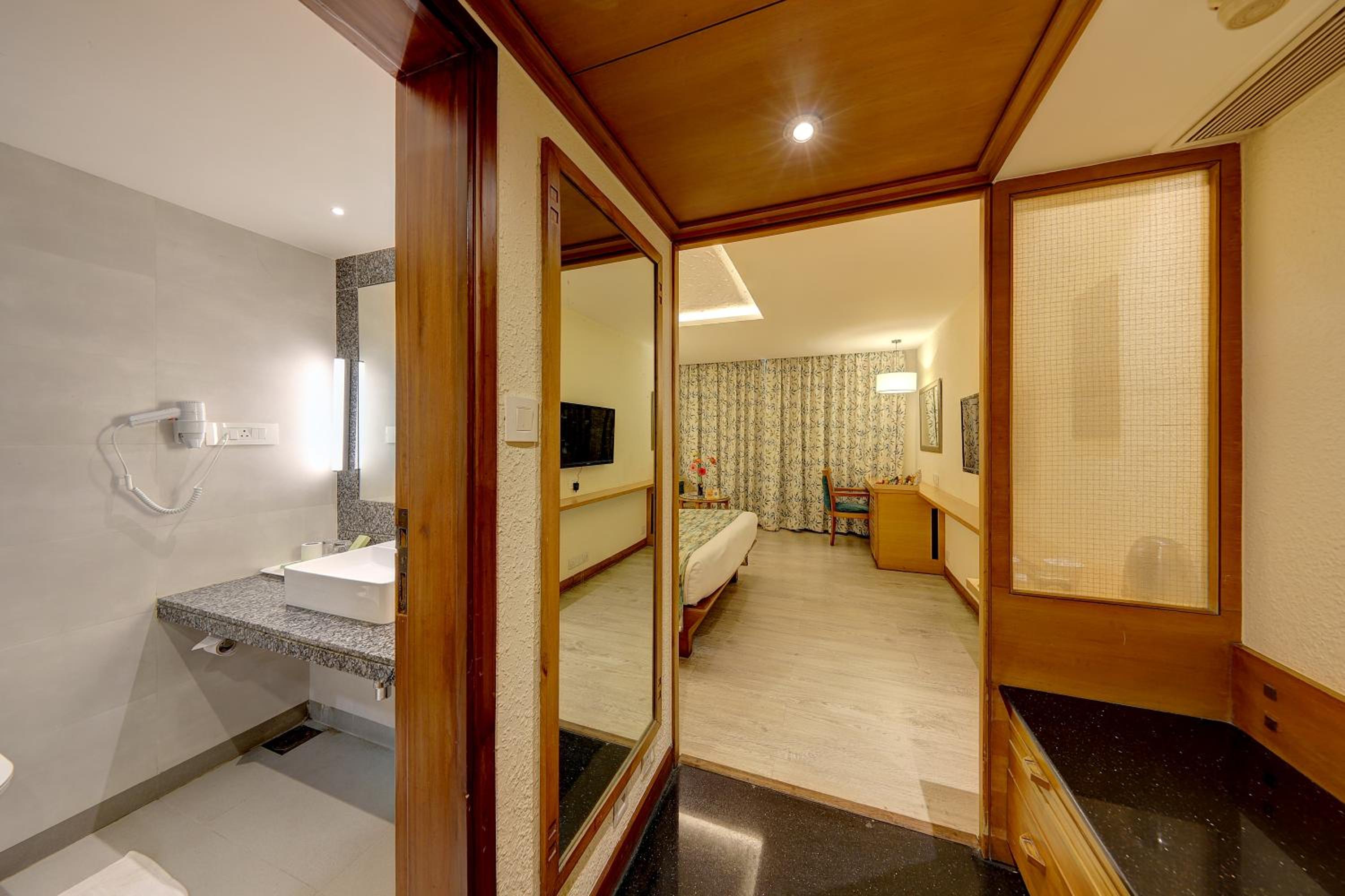 Superior Room with 20% discount on Food & Soft Beverage - Photo 1