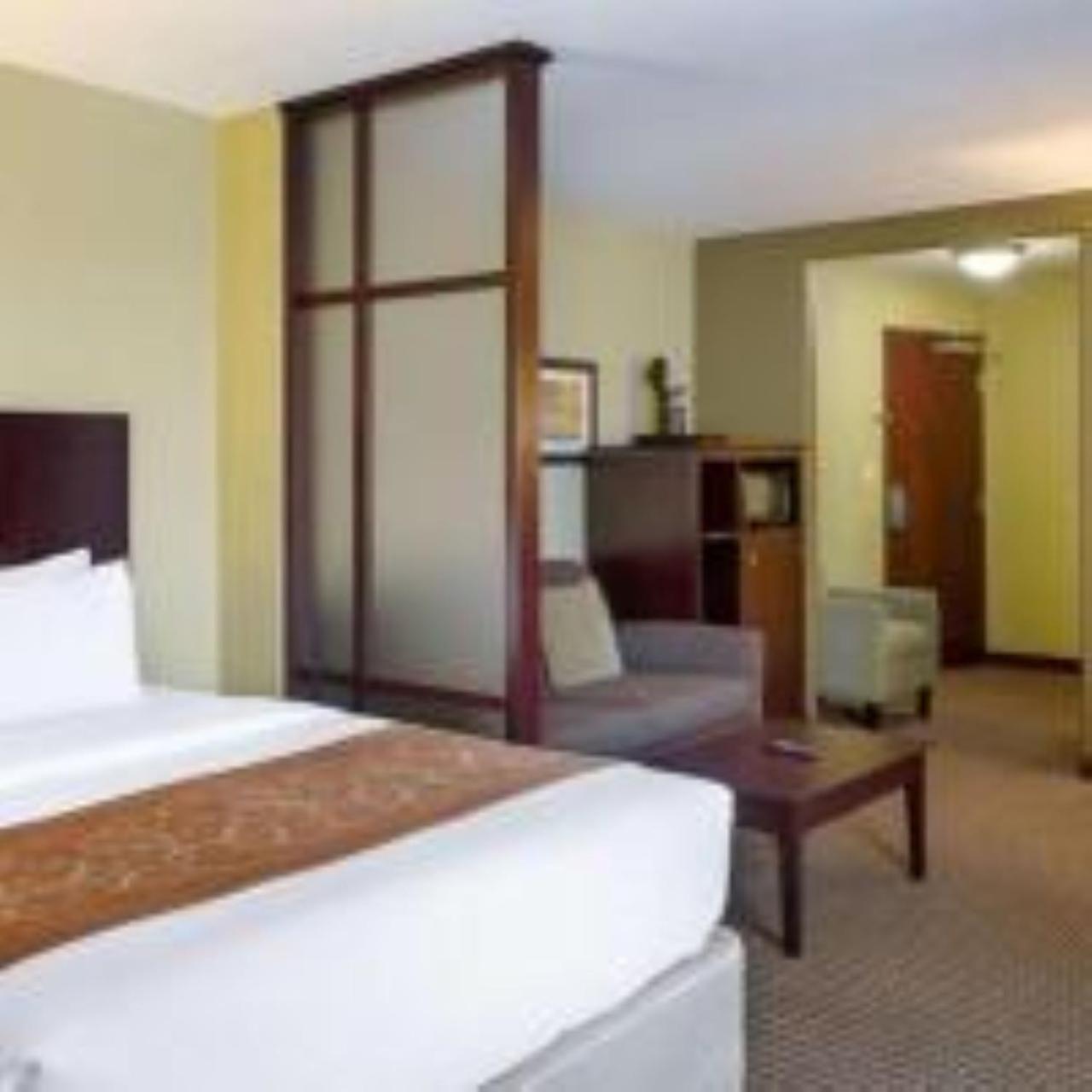 King Suite with Hearing Accessible - Accessible/Non-Smoking photo 2