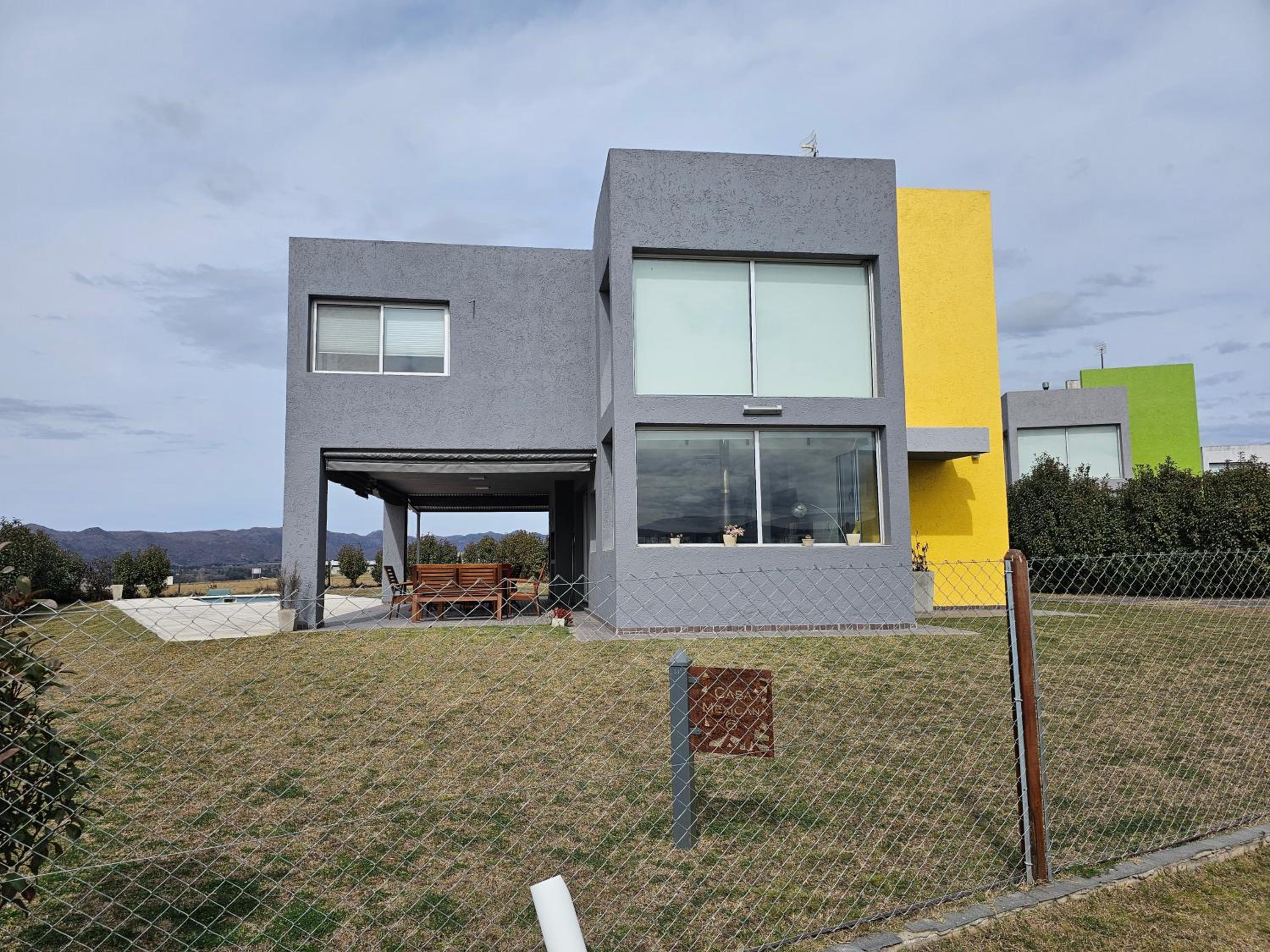 Two-Bedroom House photo 2