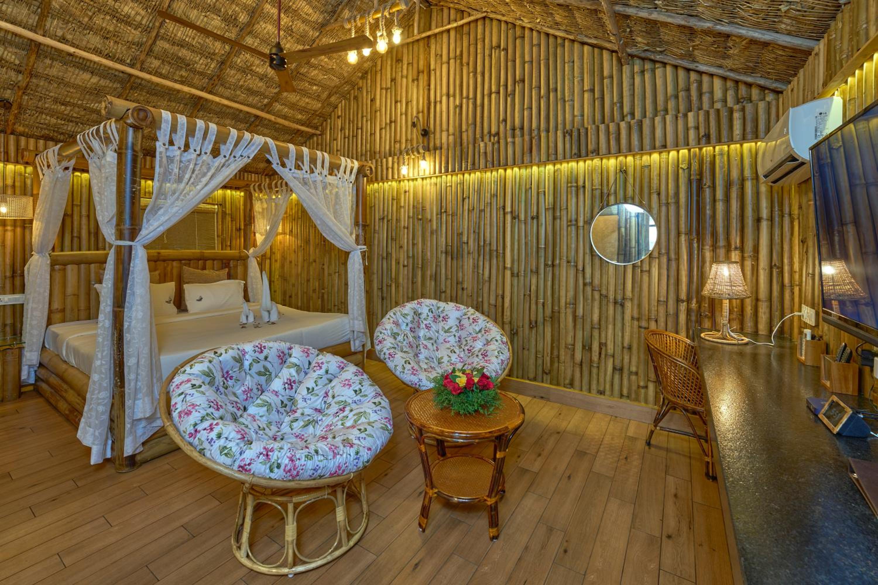 Lux jacuzzi cottage with balcony - Photo 4