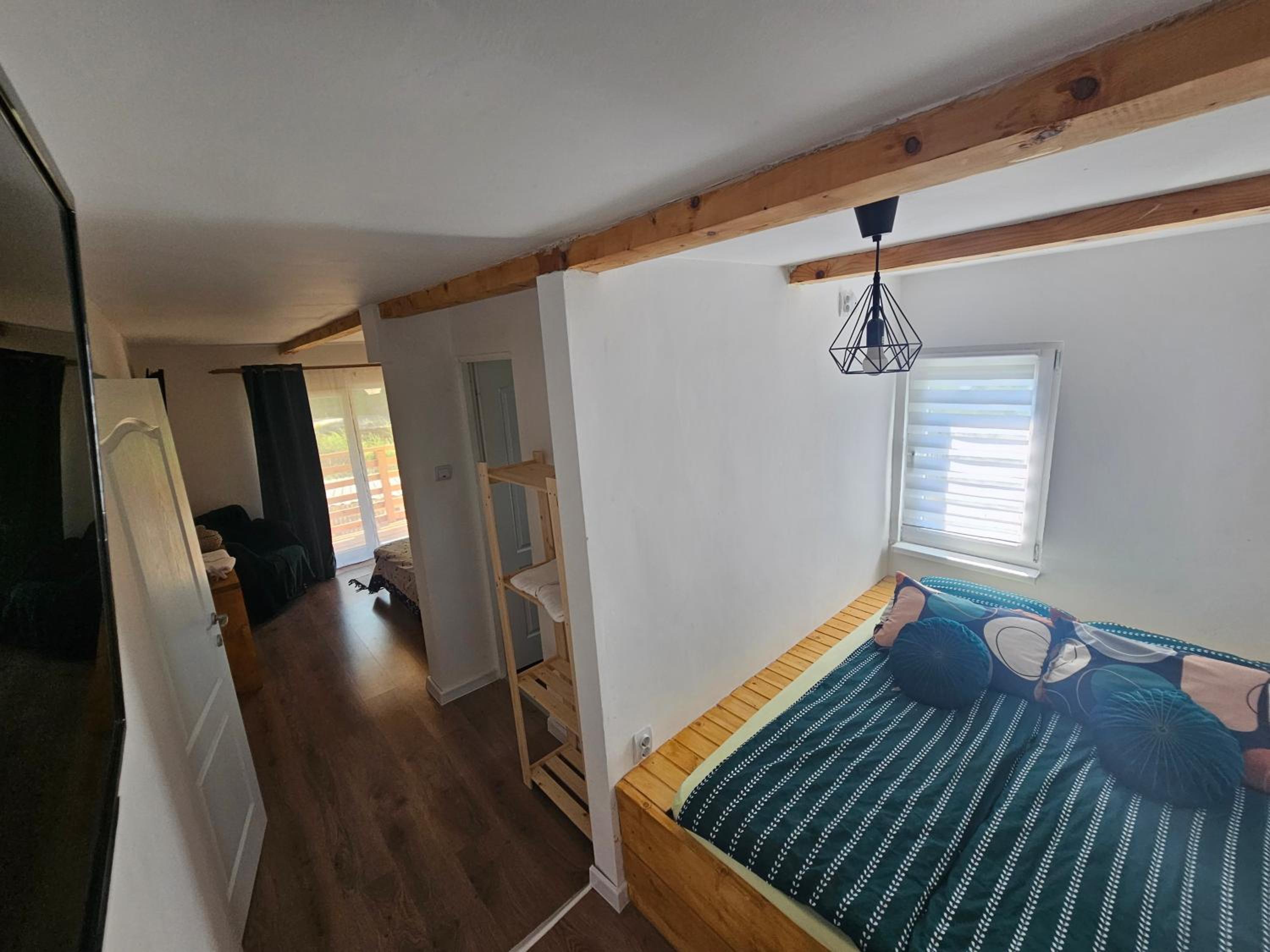 Six-Bedroom House photo 2
