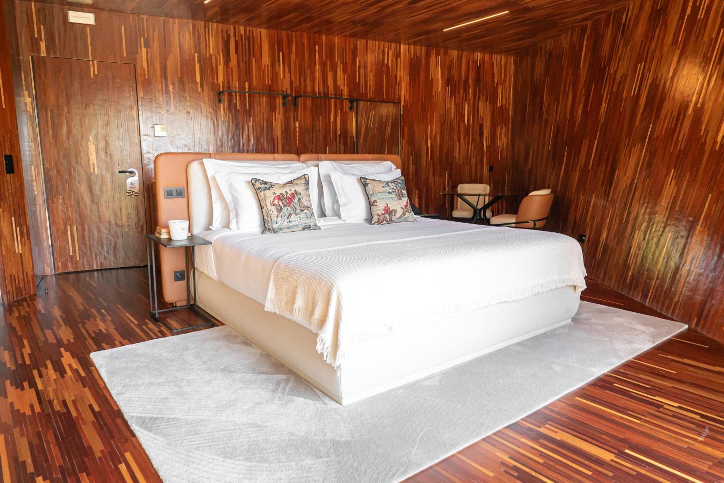 Junior Suite with Balcony - Photo 7